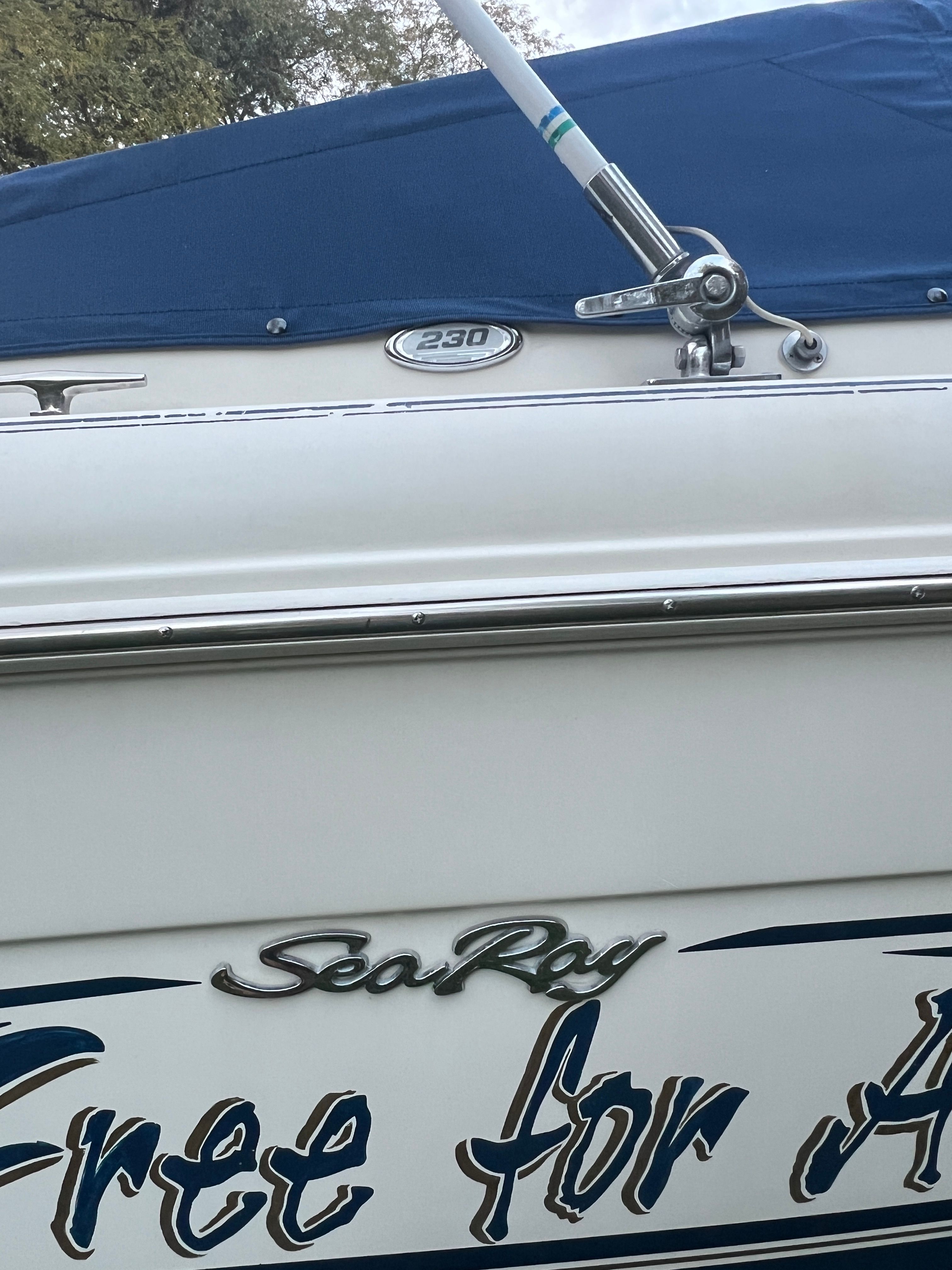 1999 Sea Ray 230 Overnighter - 18