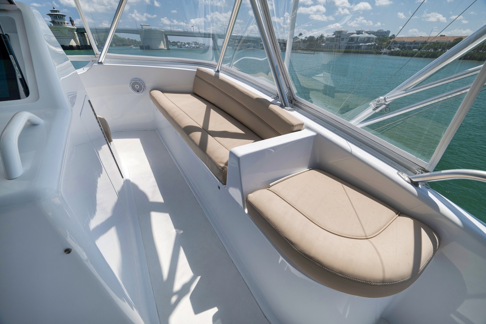 2003 Viking 52 Convertible - Image 31