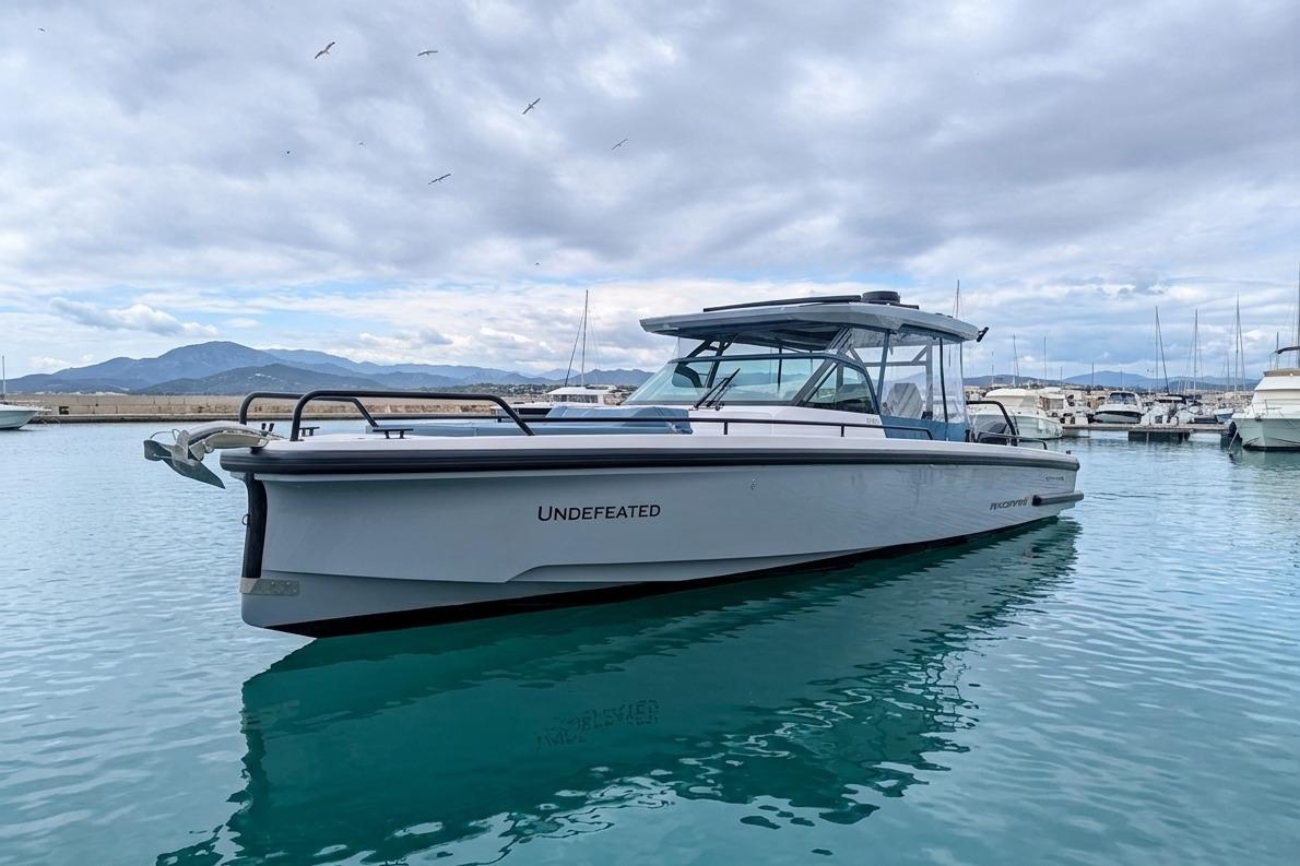 2023 Axopar 37 Sun-Top