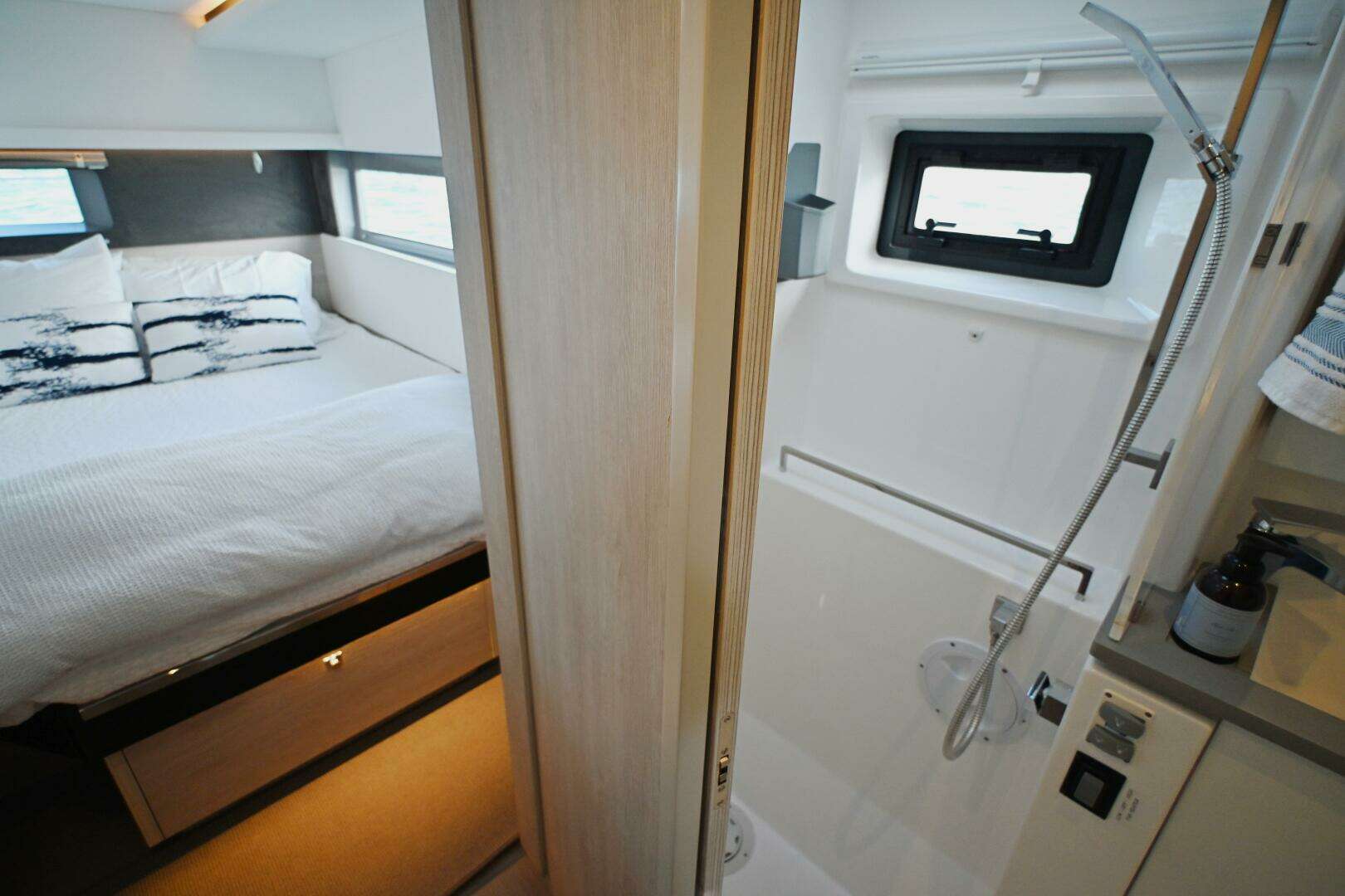 2020 Leopard 45 - Image 35