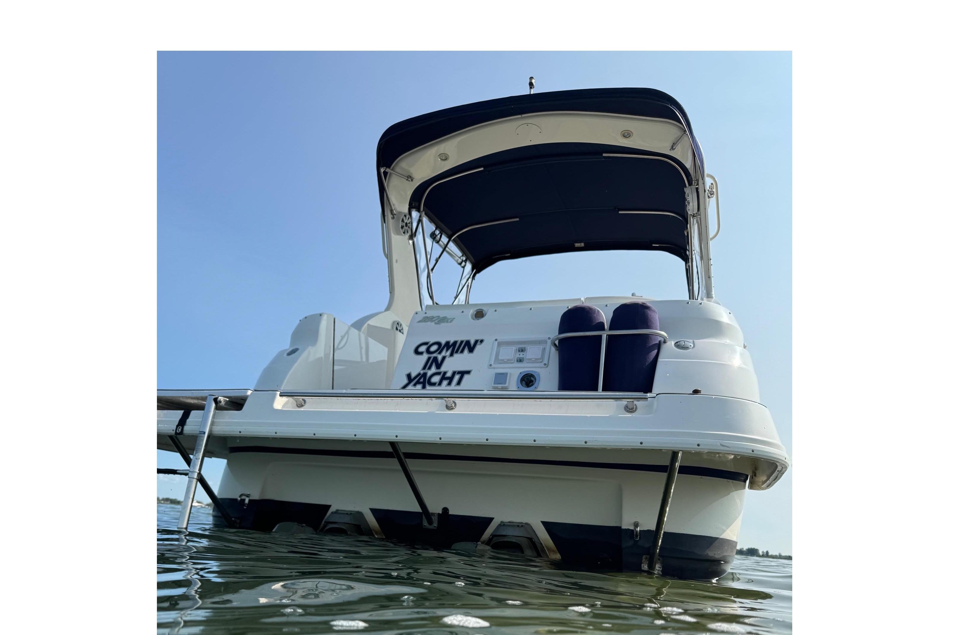 2004 Cruisers Yachts 280 CXi Express on water, rear view with canopy.