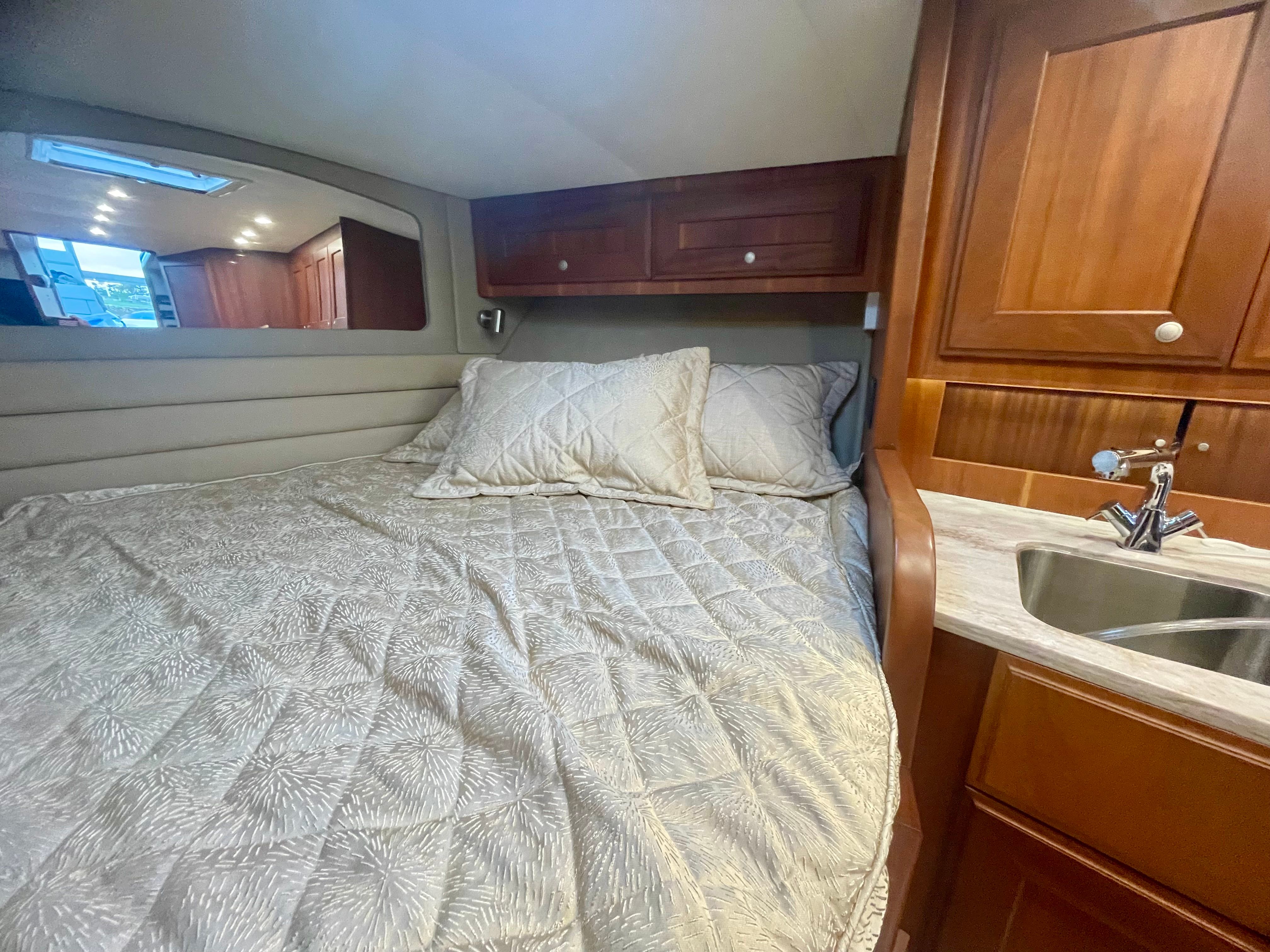 2015 Jupiter 41 SB - 24