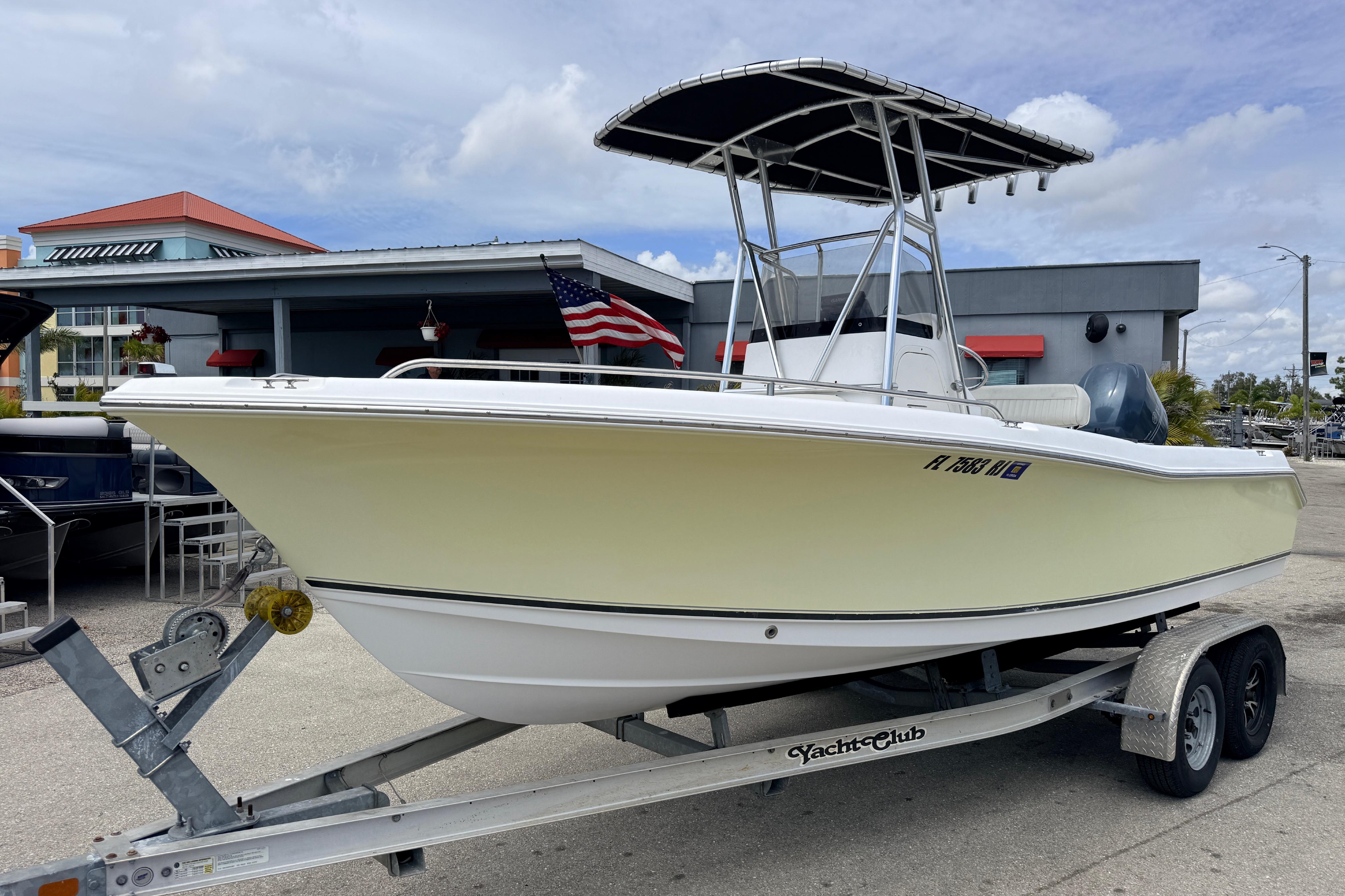 2007 Sea Hunt Triton 207