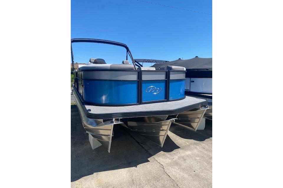 2026 Manitou 23 AURORA RF VPII 575 pontoon boat with blue exterior on display.