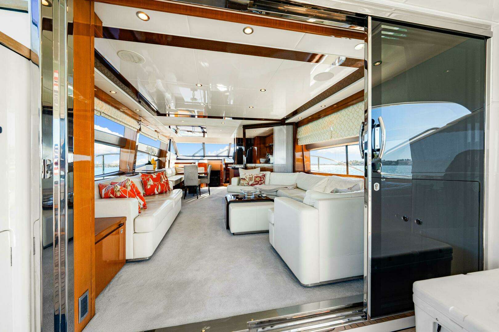 2014 Princess Y72 - Image 113