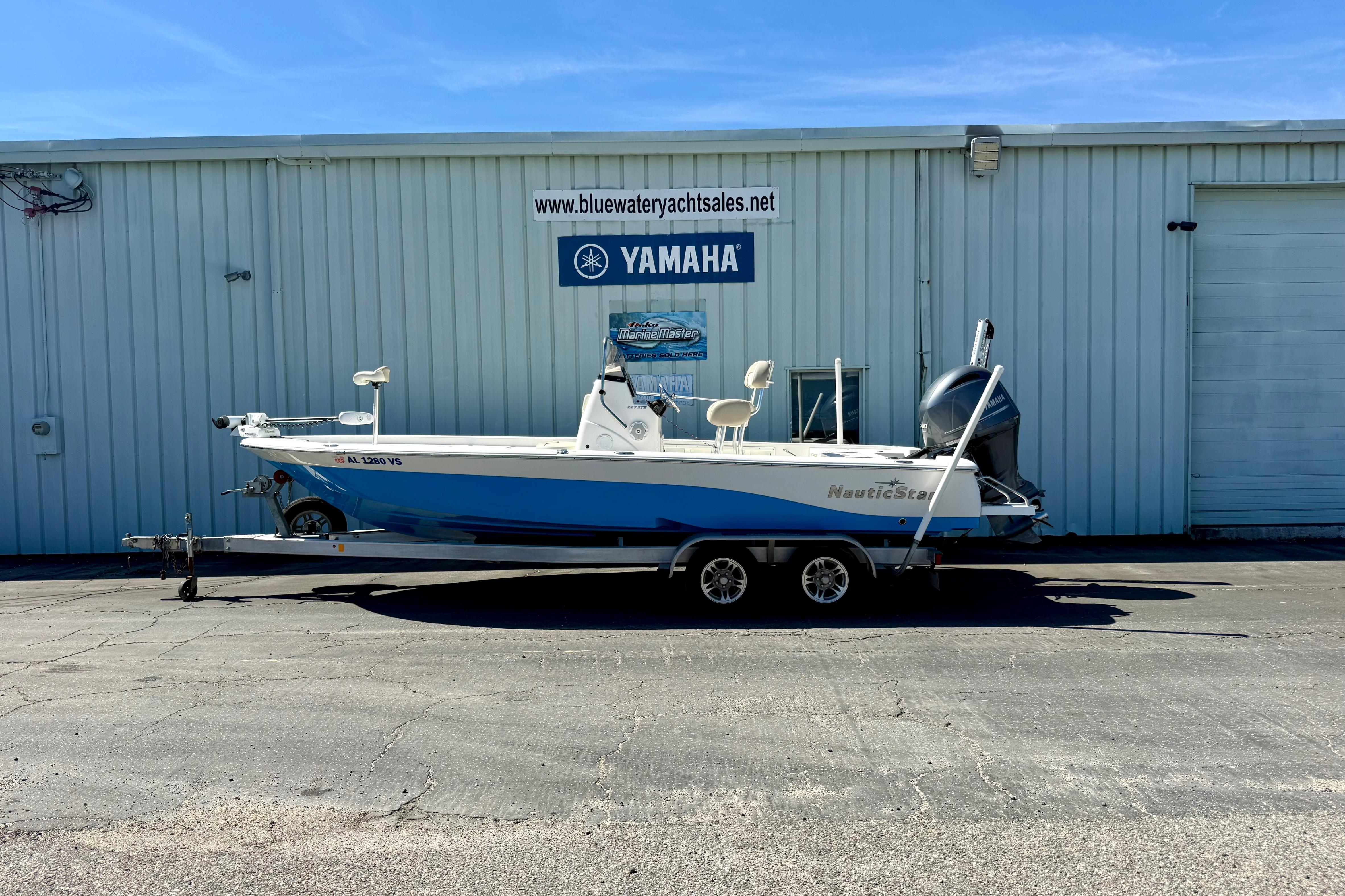 2017 NauticStar 227 XTS