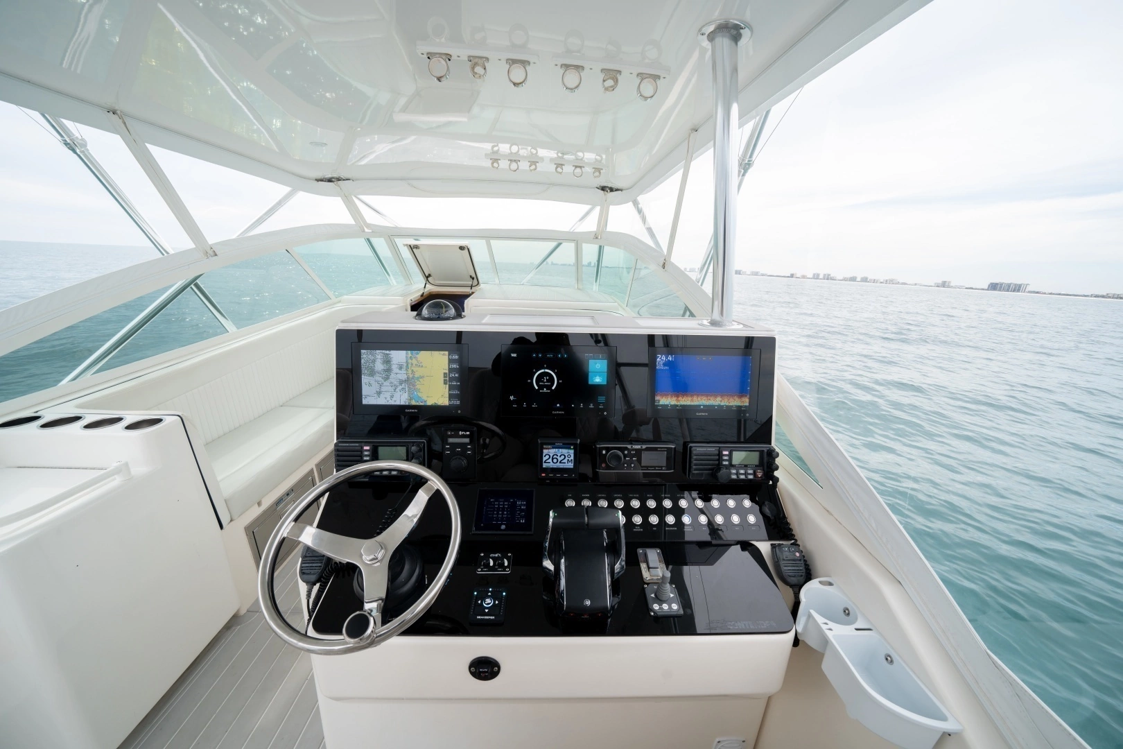 2011 Contender 40 Express - Image 18