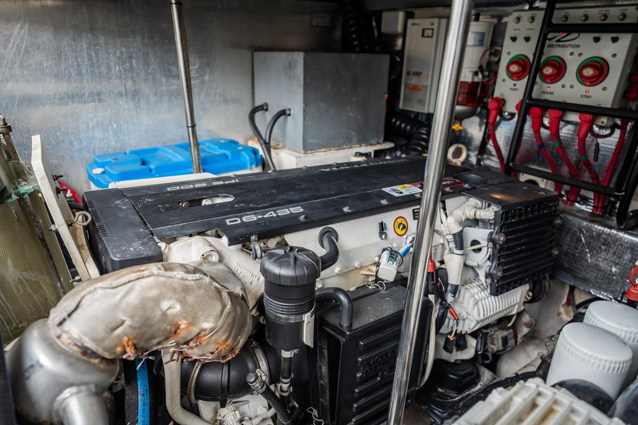 Engine room of a 2008 Regal Commodore 4460 boat, featuring a D6-435 engine.