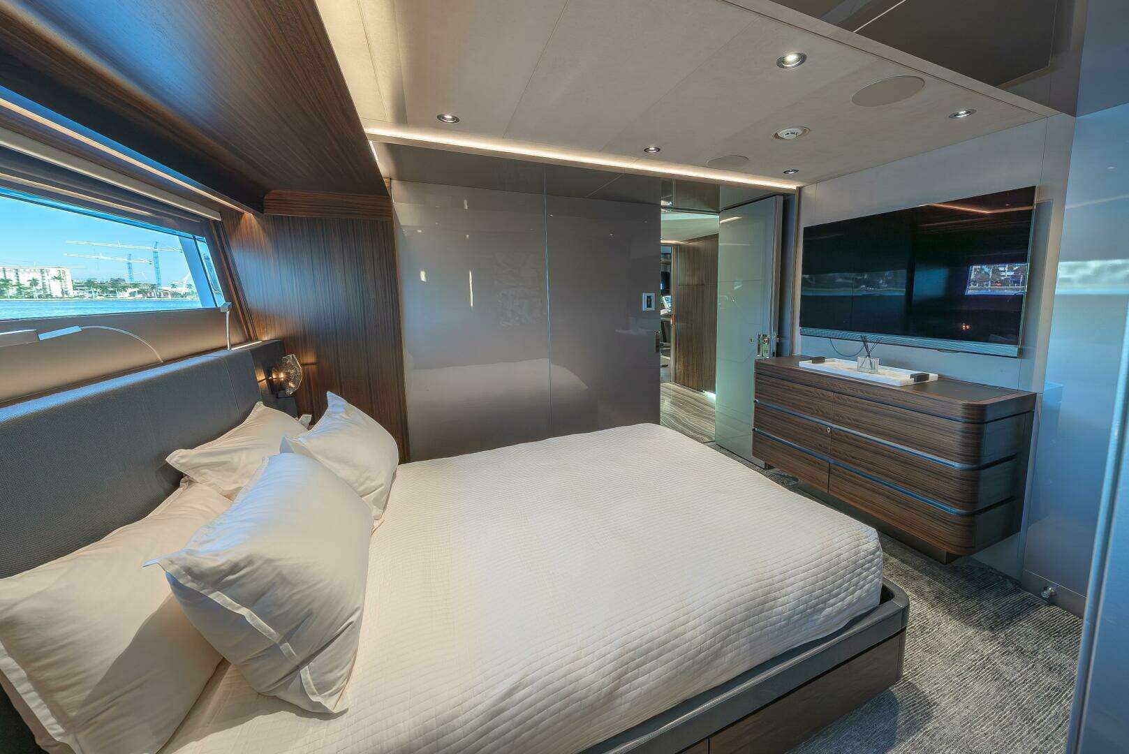 2018 Westport Raised Pilothouse - Image 23