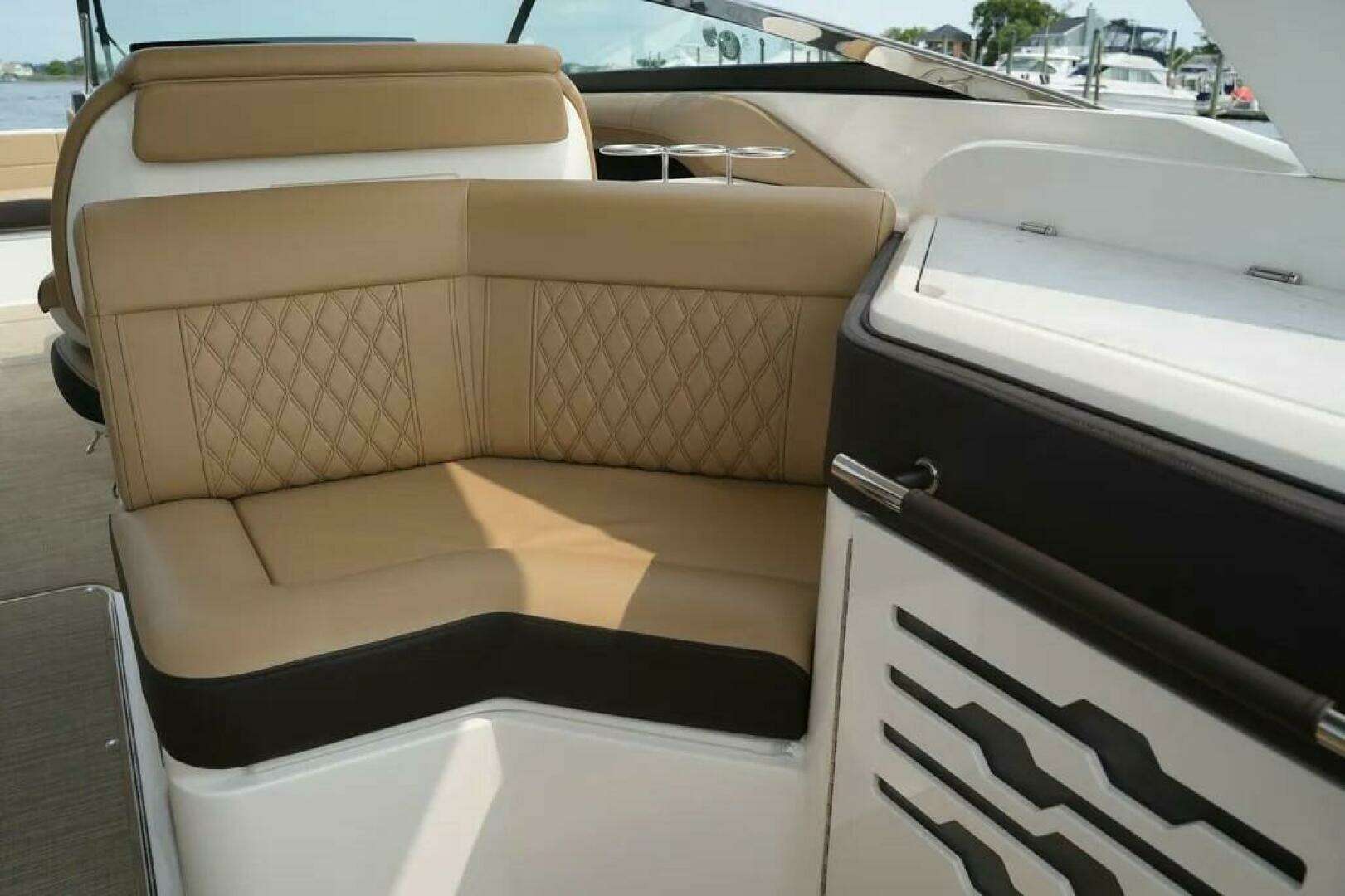 2023 Sea Ray SLX 310 Outboard - Image 10