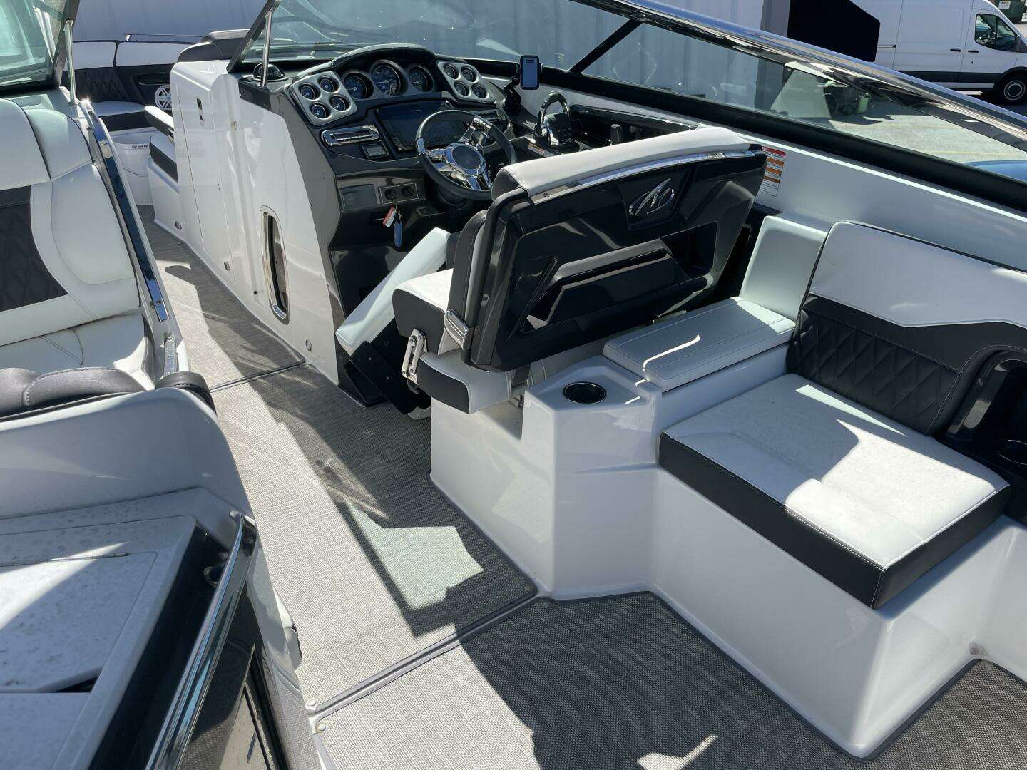 2019 Monterey 328SS - Image 18