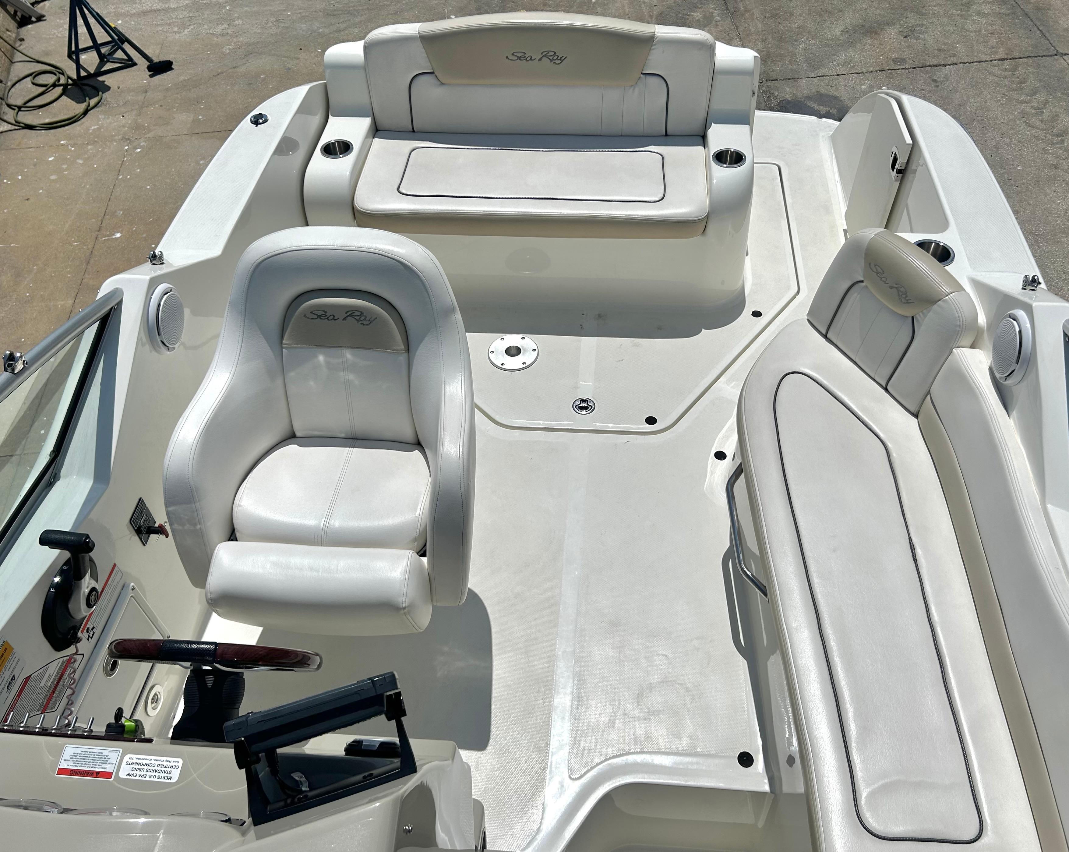 2010 Sea Ray 240 Sundancer - 11