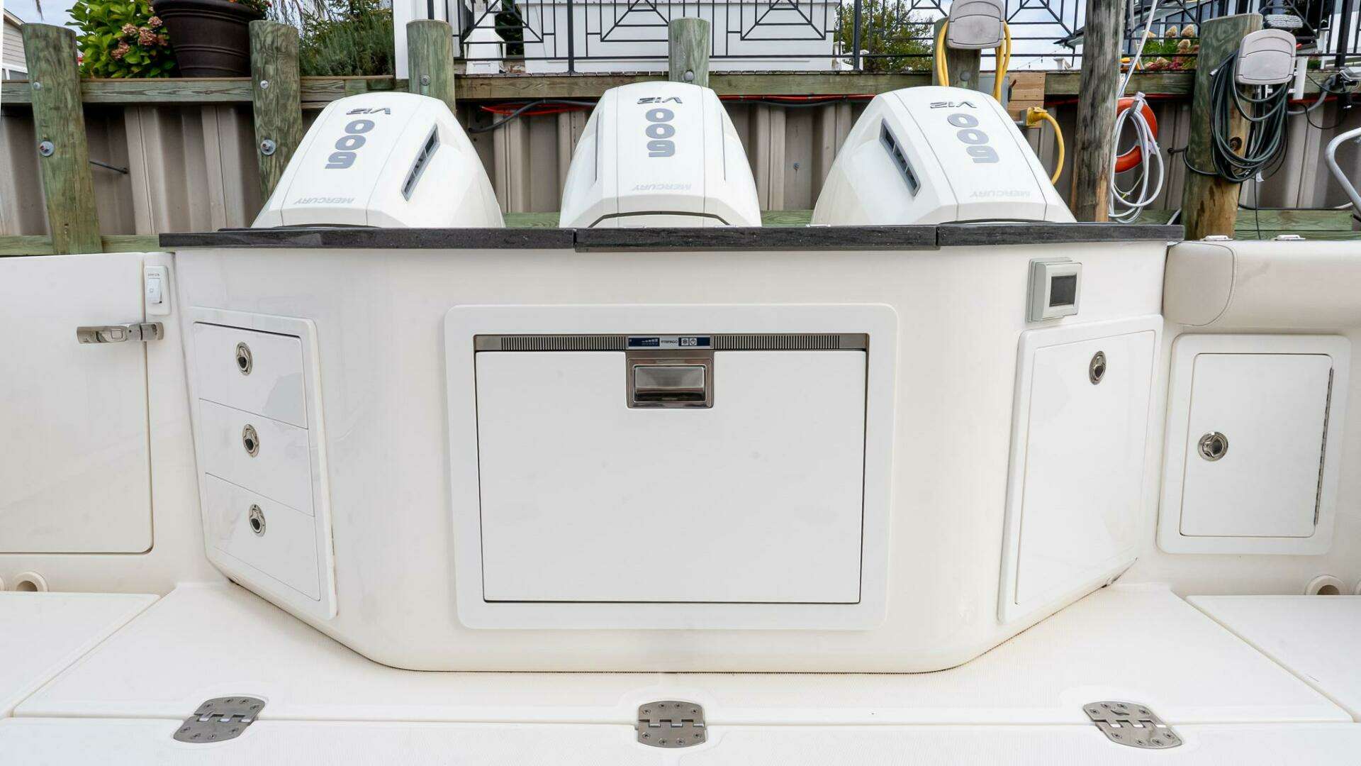 2024 Boston Whaler 405 Conquest - Image 19