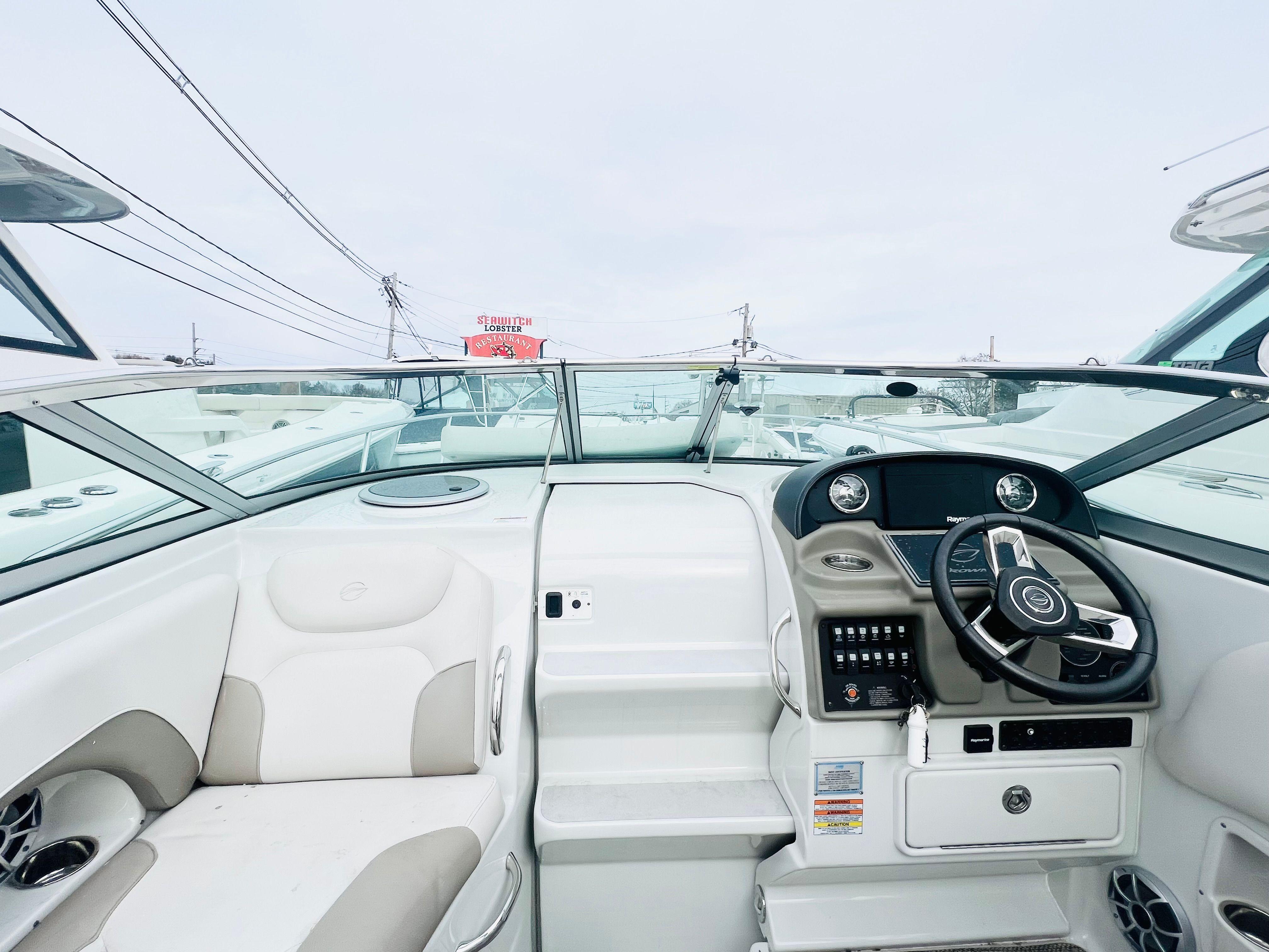 2019 CROWNLINE 264 CR - Image 8