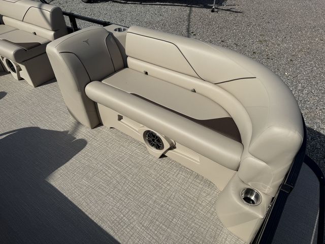 2026 Tahoe Sport 85 - 21 Rear Fish - 17