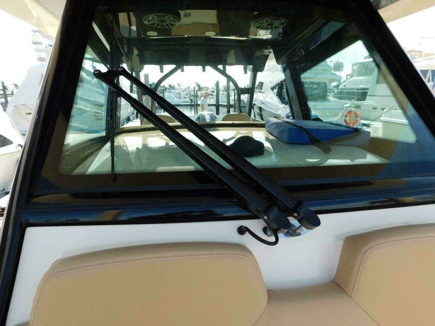 2024 Scout 330 LXF - Image 15