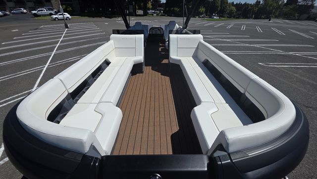 2025 Manitou 26' Explore 6' Max Deck With Dual 150hp Motors - 93