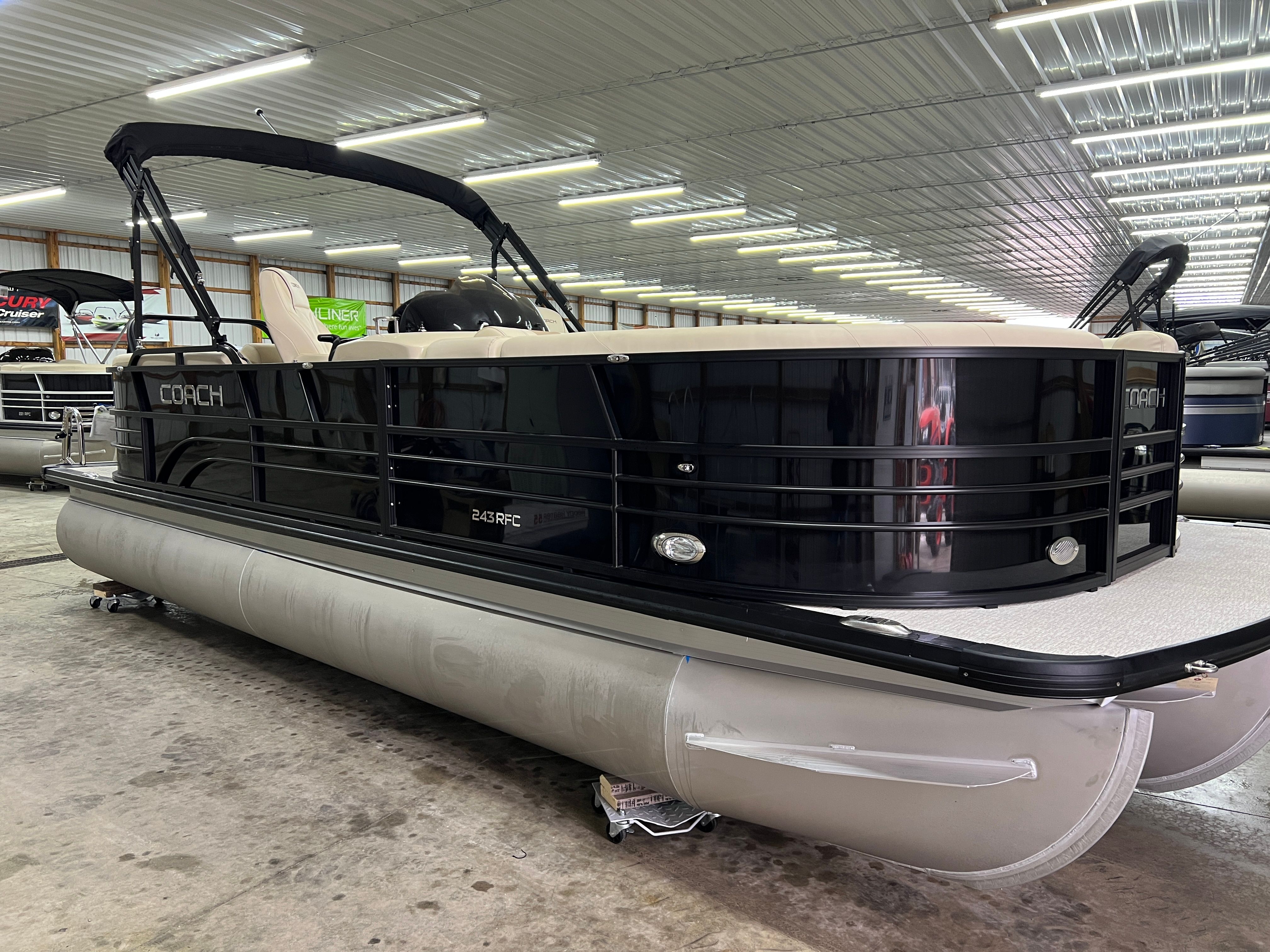 2022 Coach 243 RFC 3-SERIES TRITOON