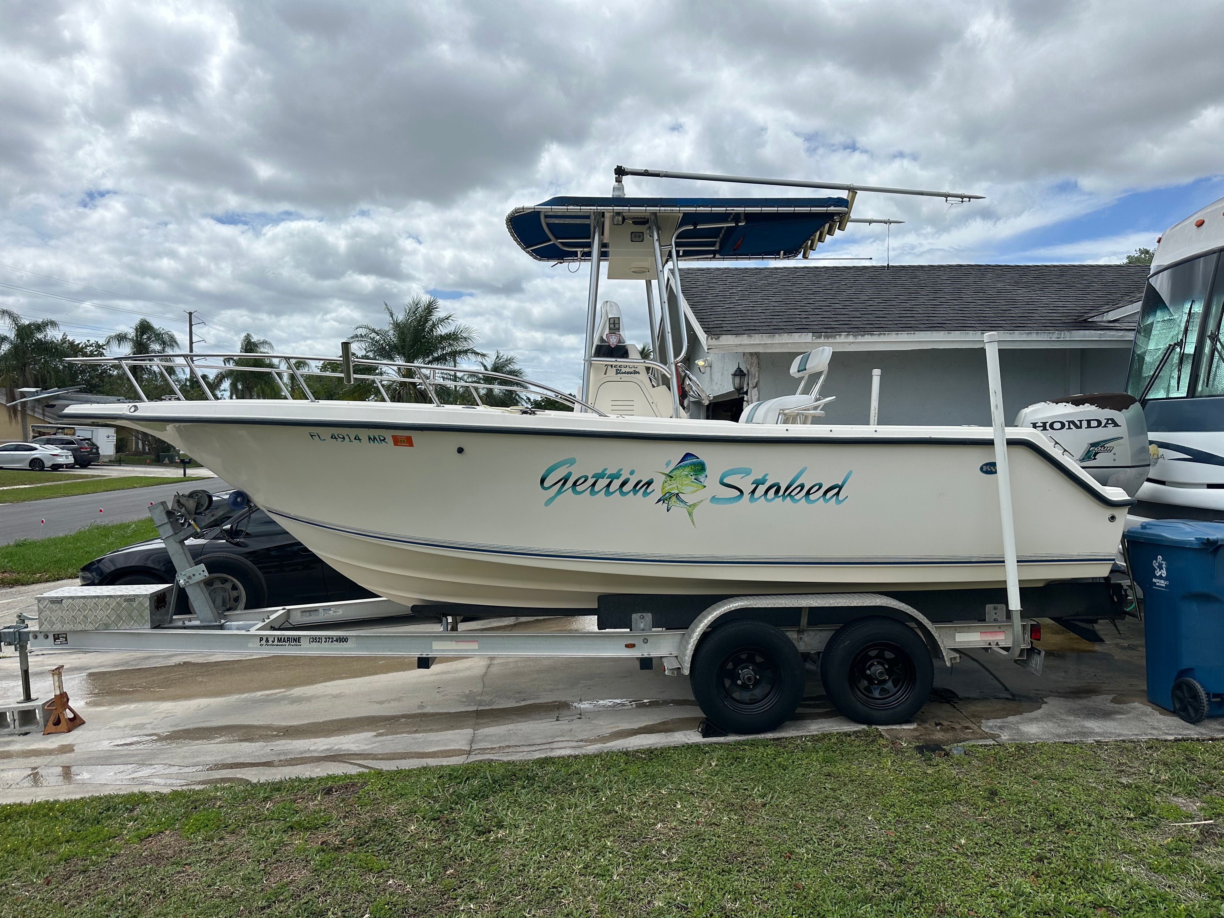 2004 Key West Blue Water 225cc on a trailer, featuring "Gettin Stoked" lettering.