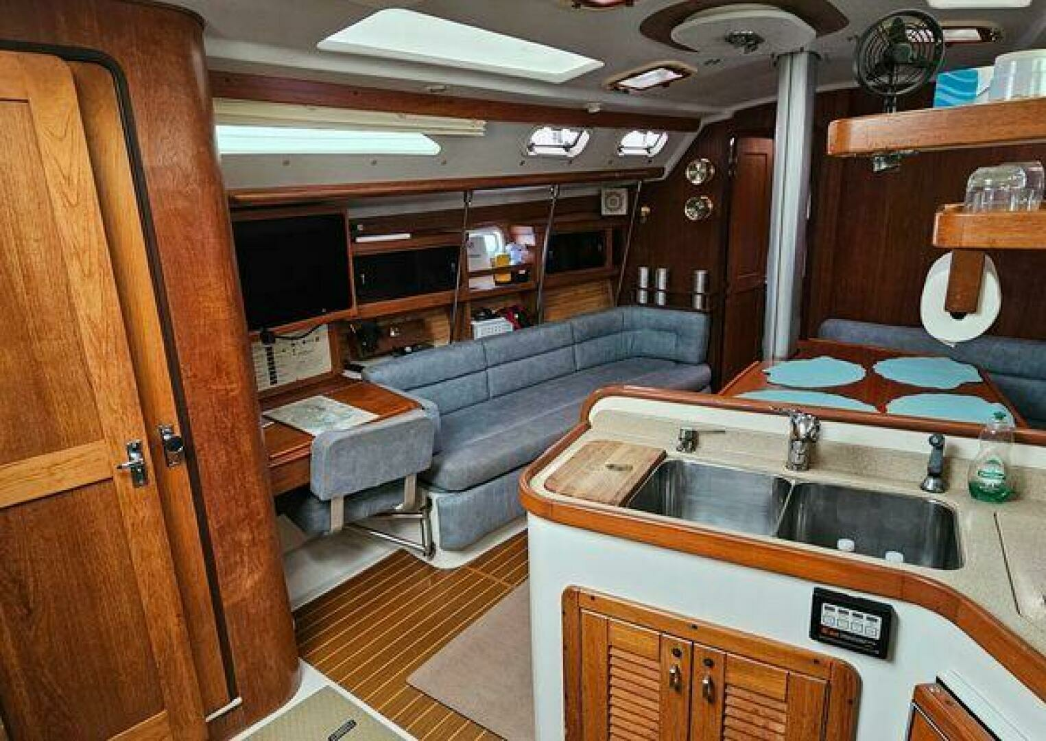 1995 Catalina 400 - Image 13