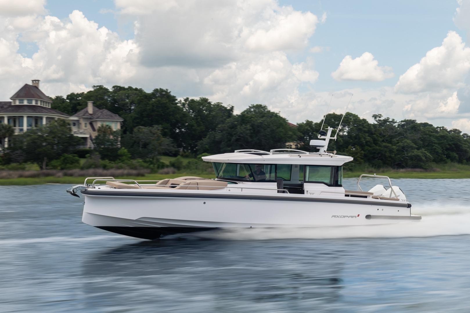 2024 Axopar 37 XC Cross Cabin