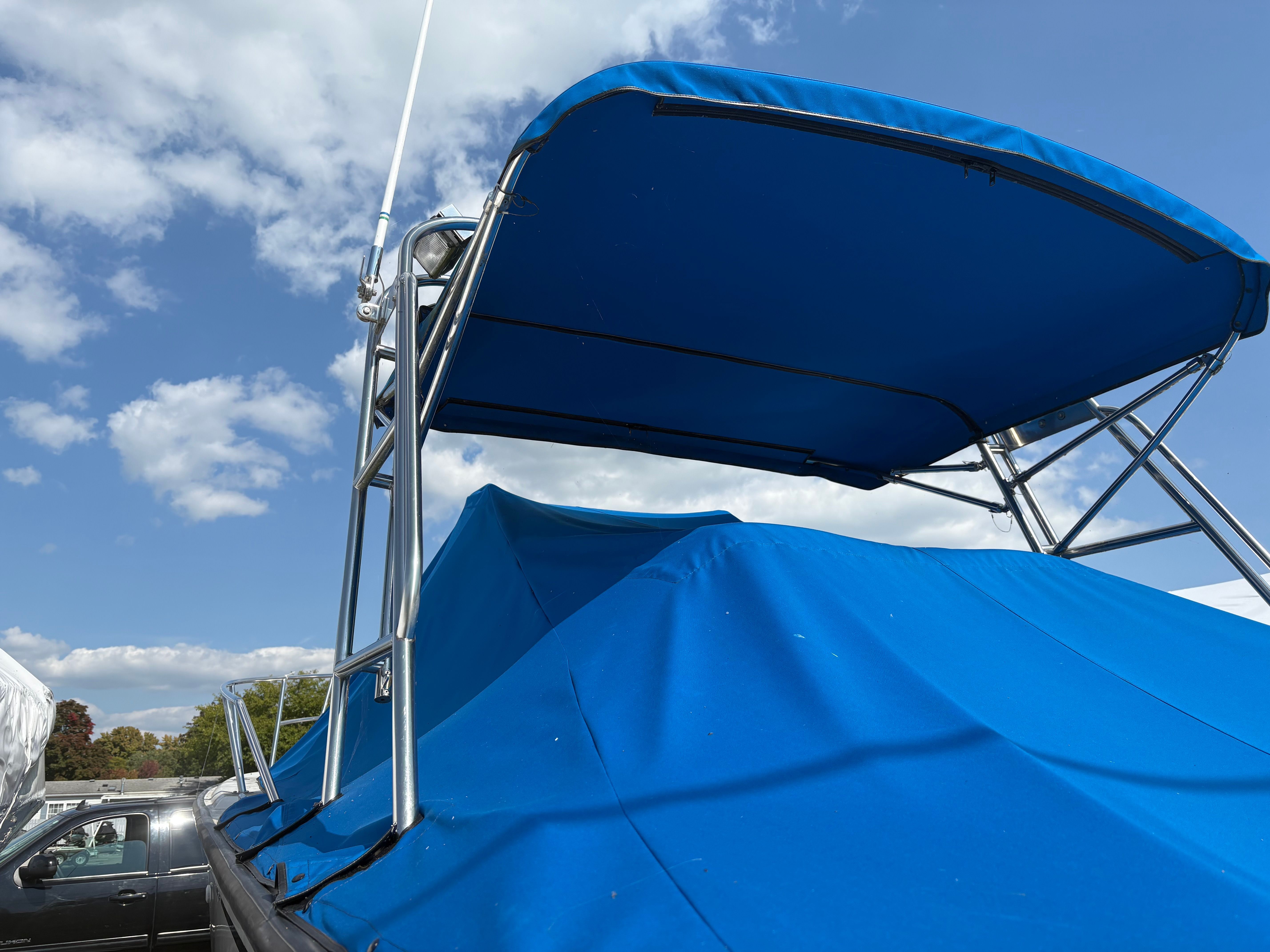 1994 Boston Whaler 24 Outrage - 12