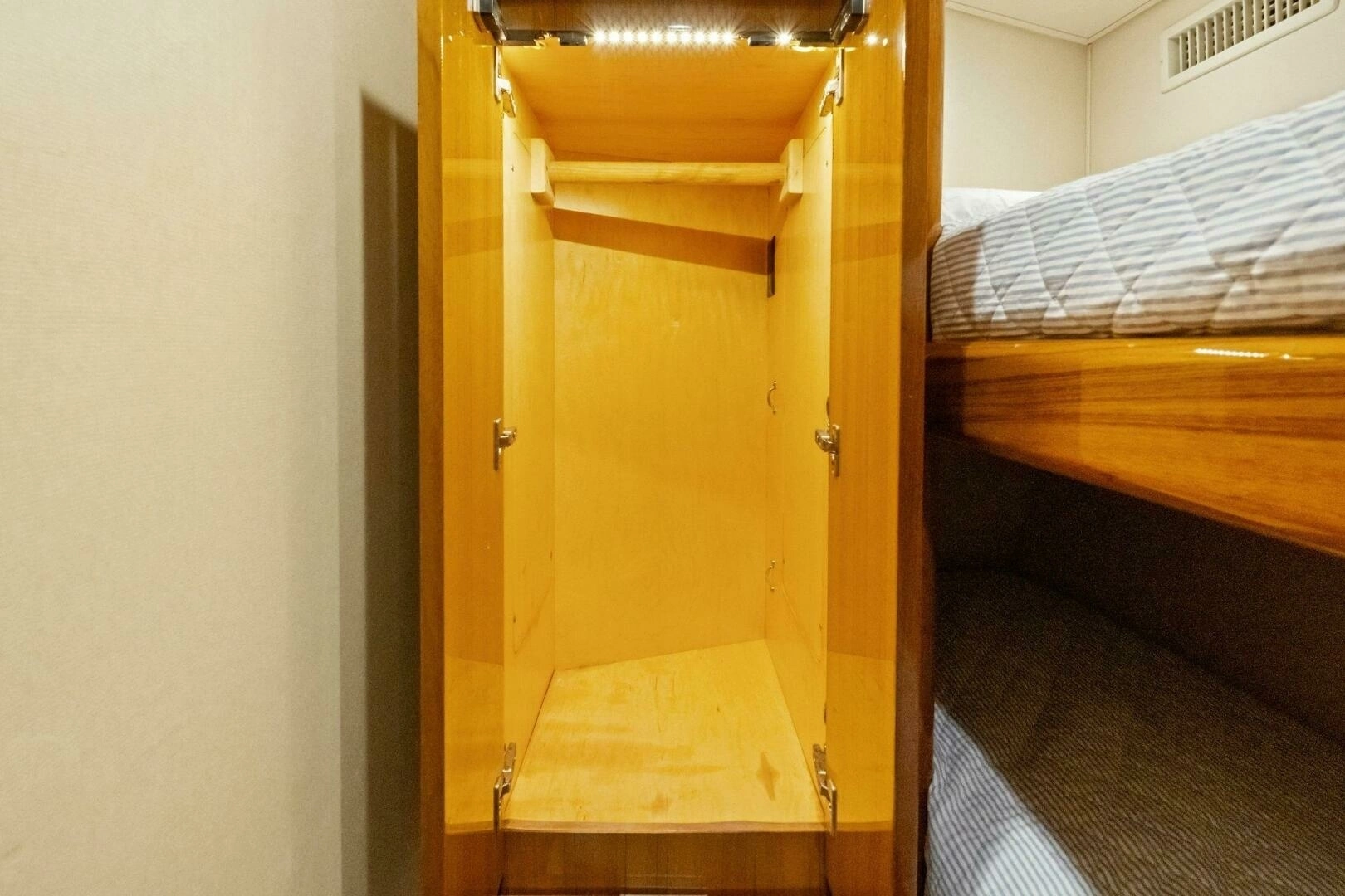 2015 Viking 52 OPEN - Image 47
