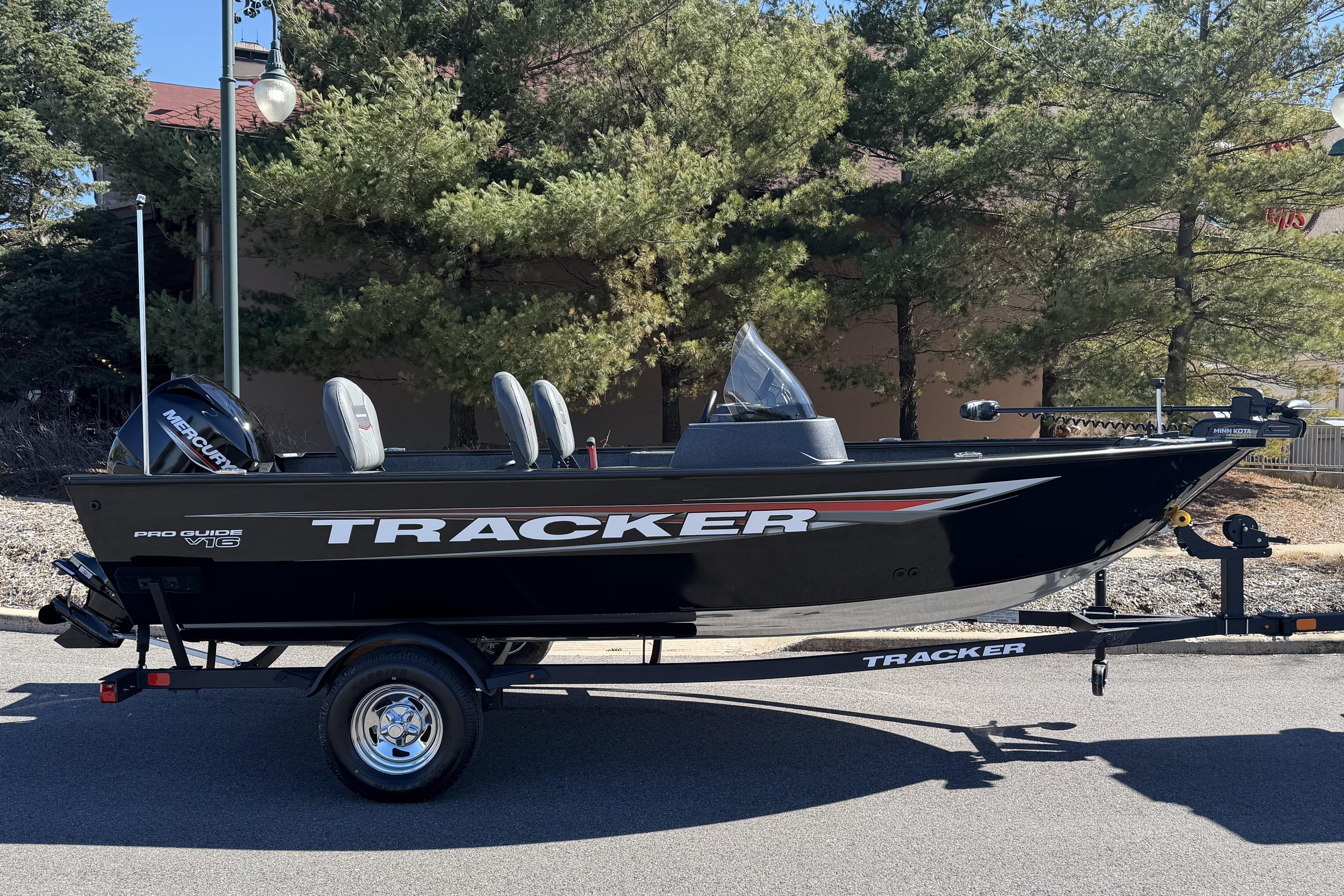 2026 Tracker Pro Guide V-16 SC