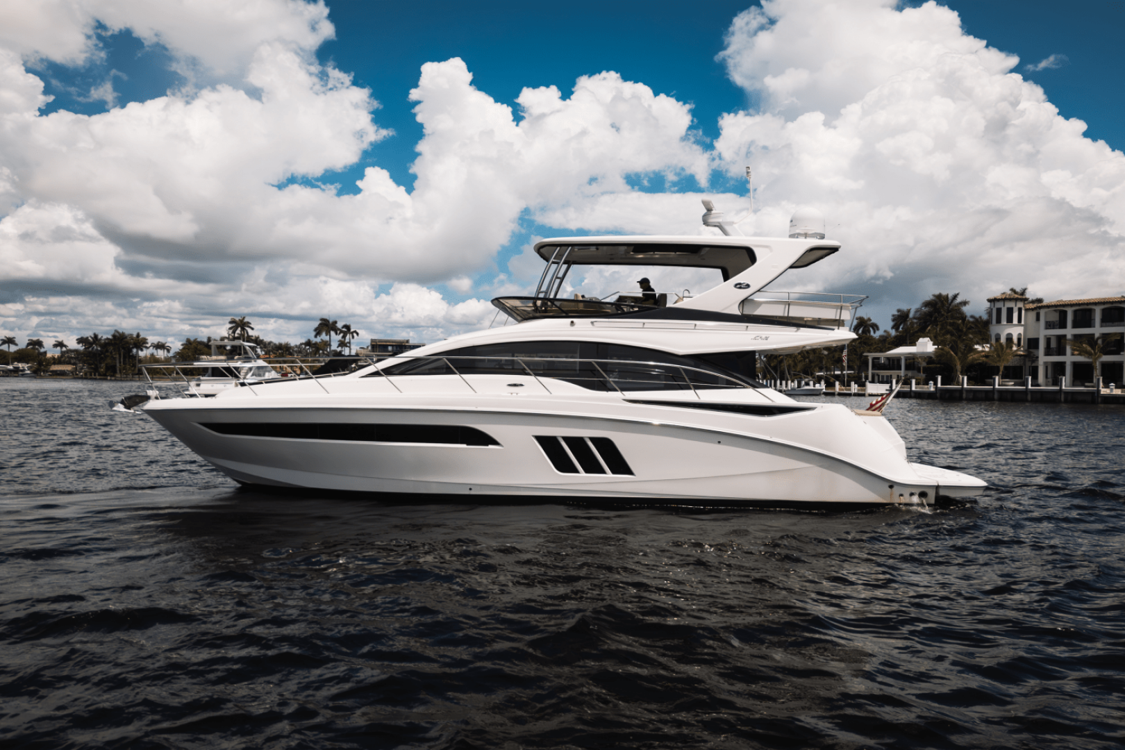 2017 Sea Ray 510 FLYBRIDGE - Image 2