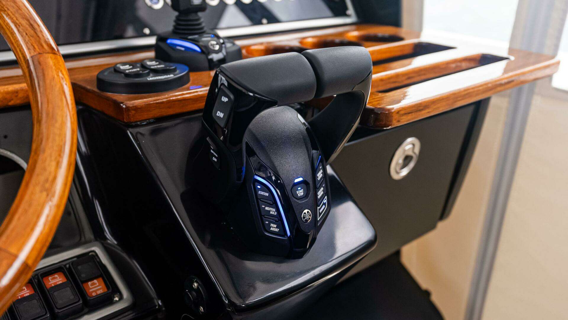 2017 Everglades 435 CC - Image 36