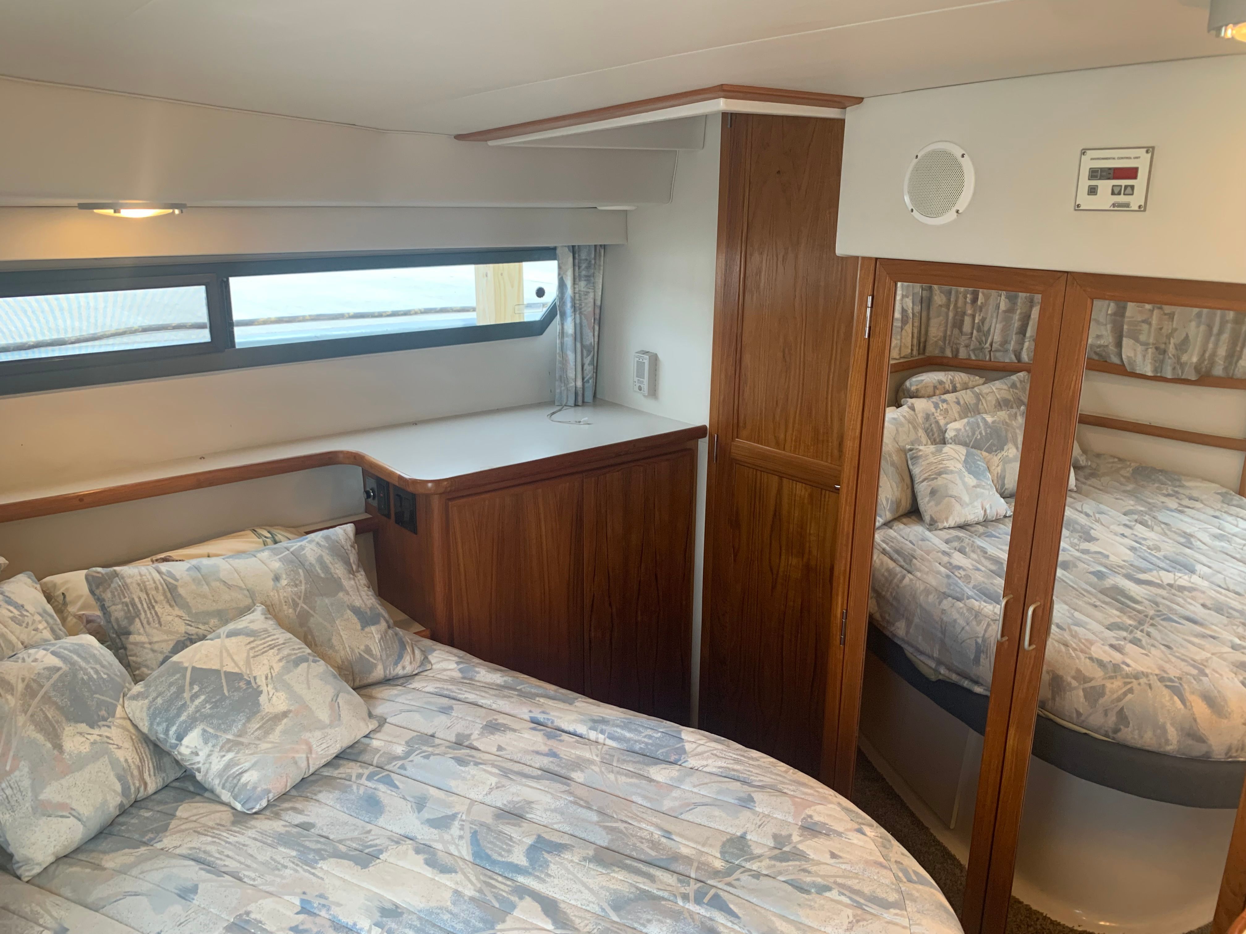 1994 Carver 430 Cockpit Motor Yacht - 8