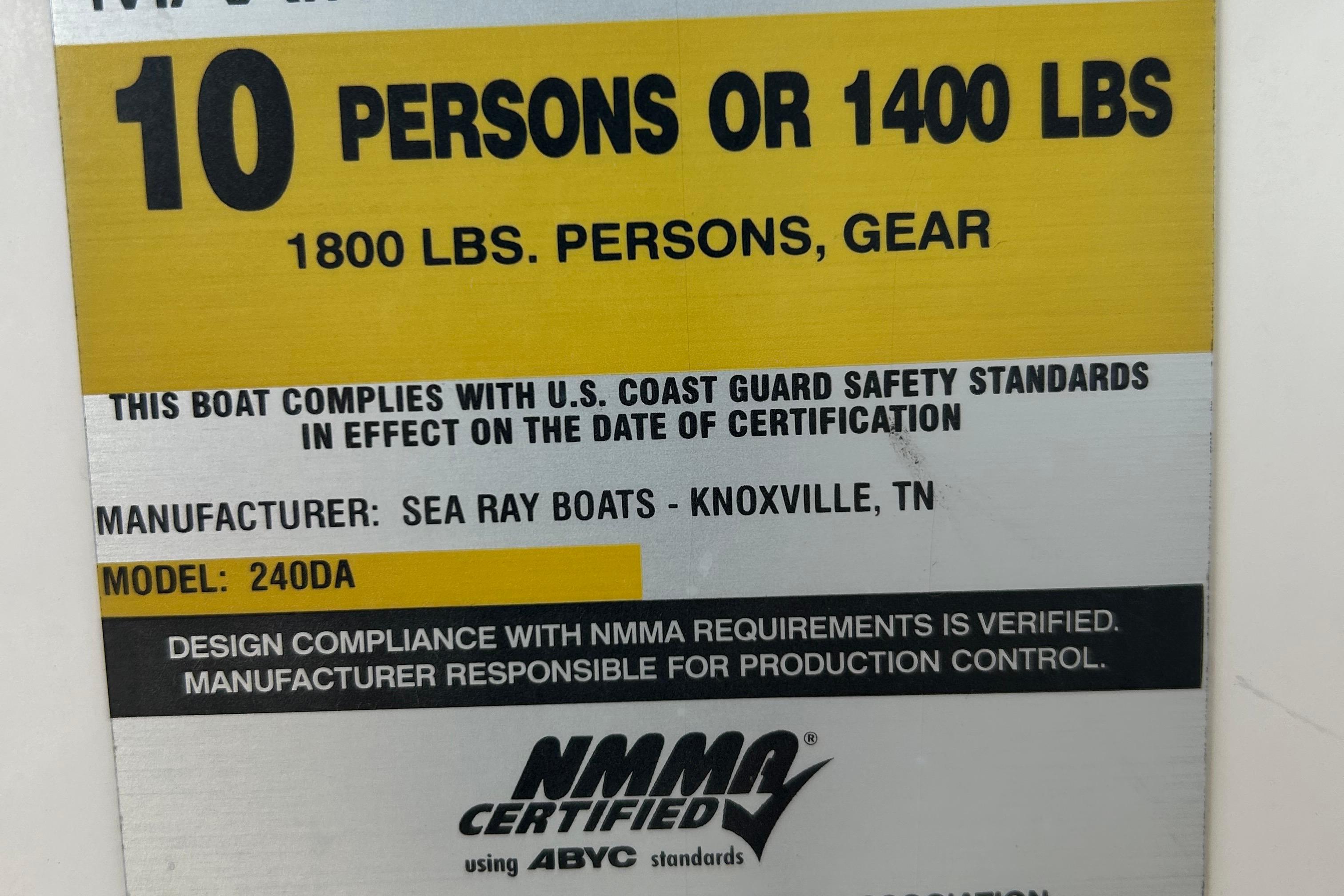 Capacity label for 2007 Sea Ray 240 Sundancer, 10 persons or 1400 lbs, NMMA certified.