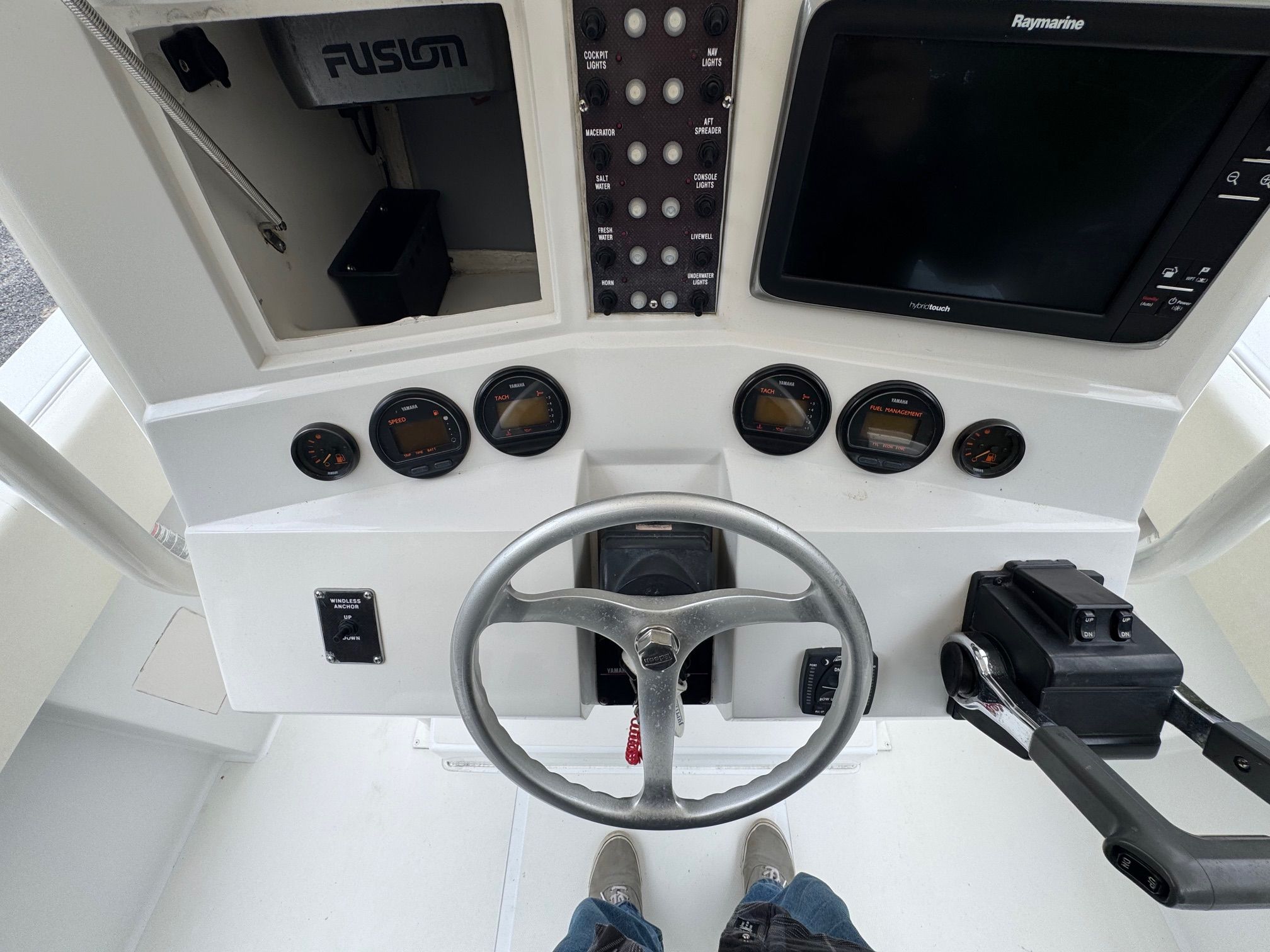 2000 Jupiter 27' Cuddy Cabin - 5