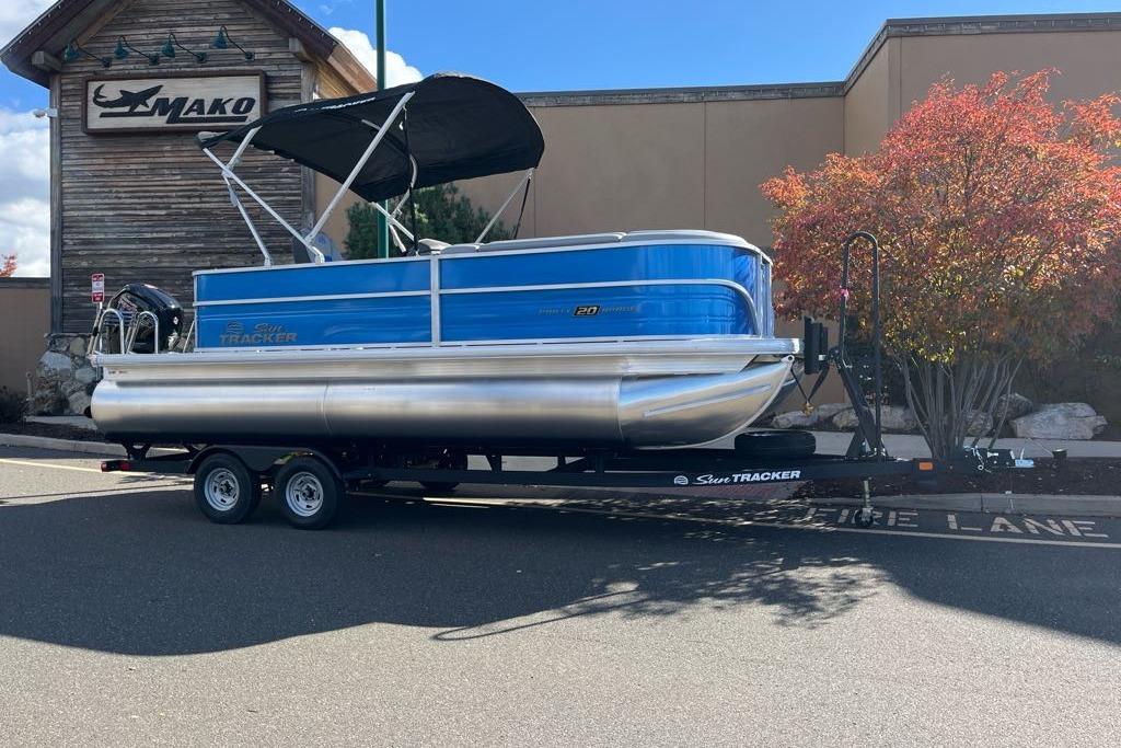 2026 Sun Tracker Party Barge 20 DLX