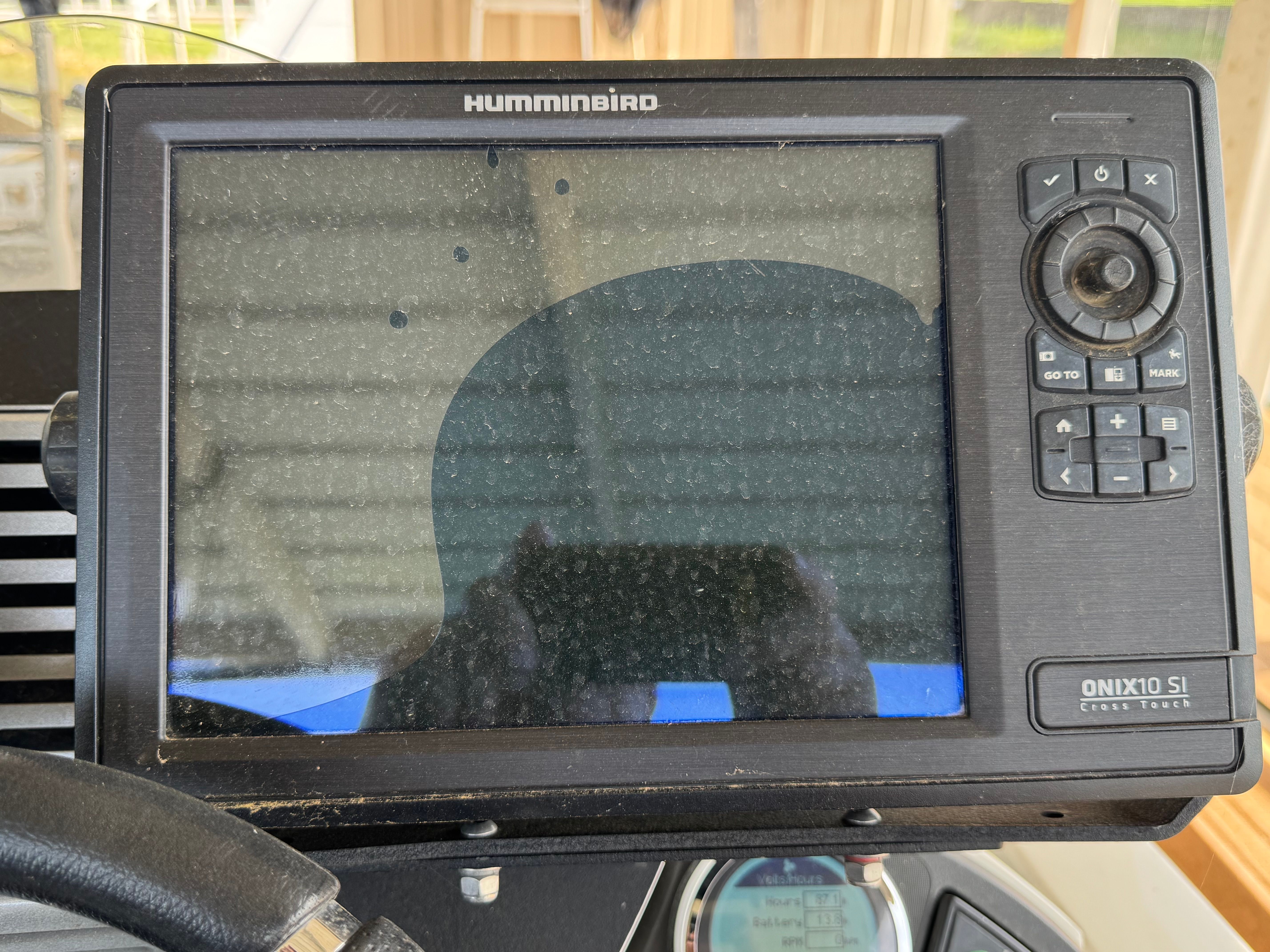 Humminbird ONIX10 SI display on Ranger Z521 Comanche boat.