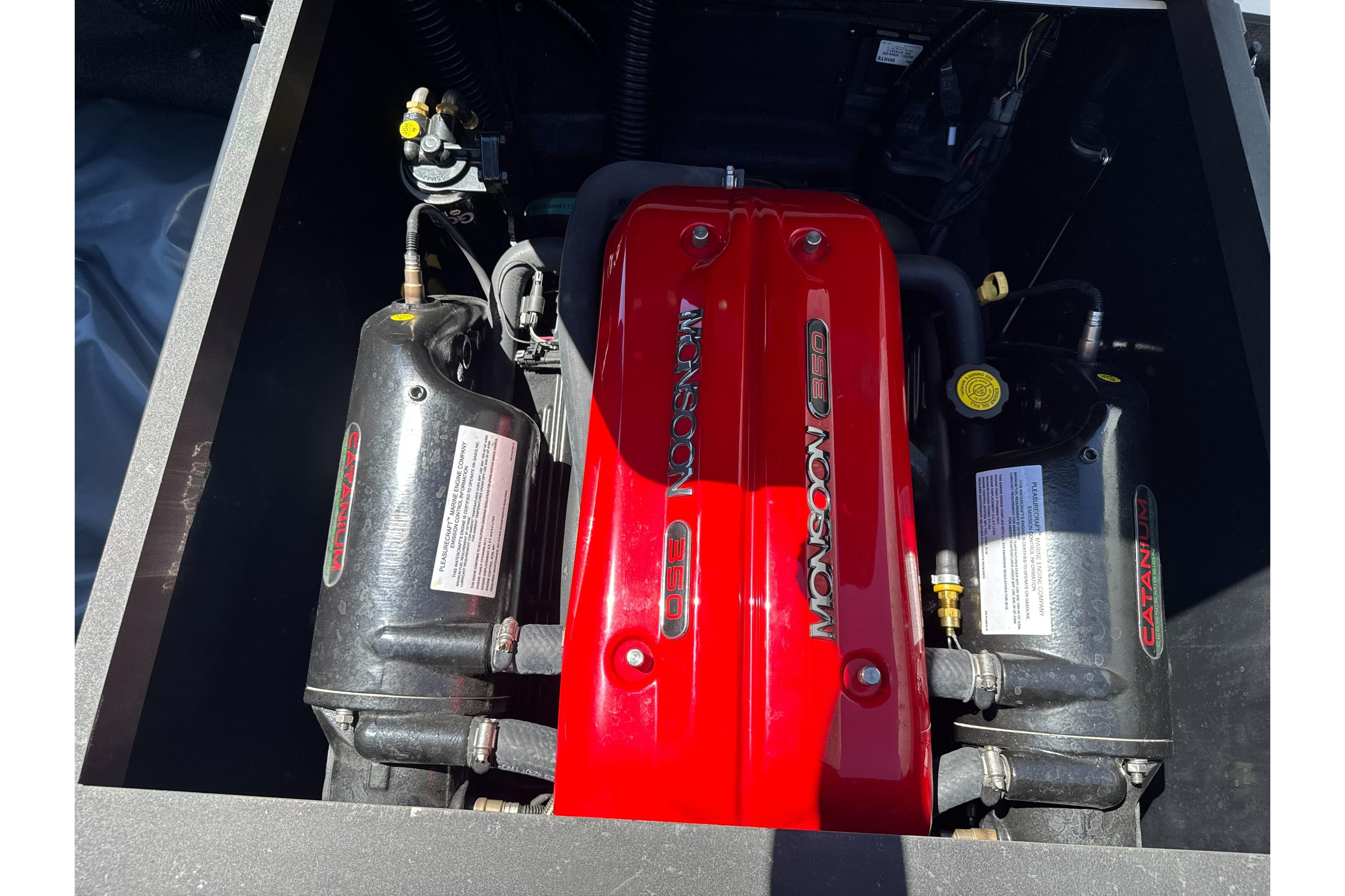 2015 Axis A20 boat engine, featuring a Monsoon 350 with red cover.