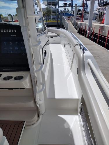 2018 Boston Whaler 420 Outrage - 20