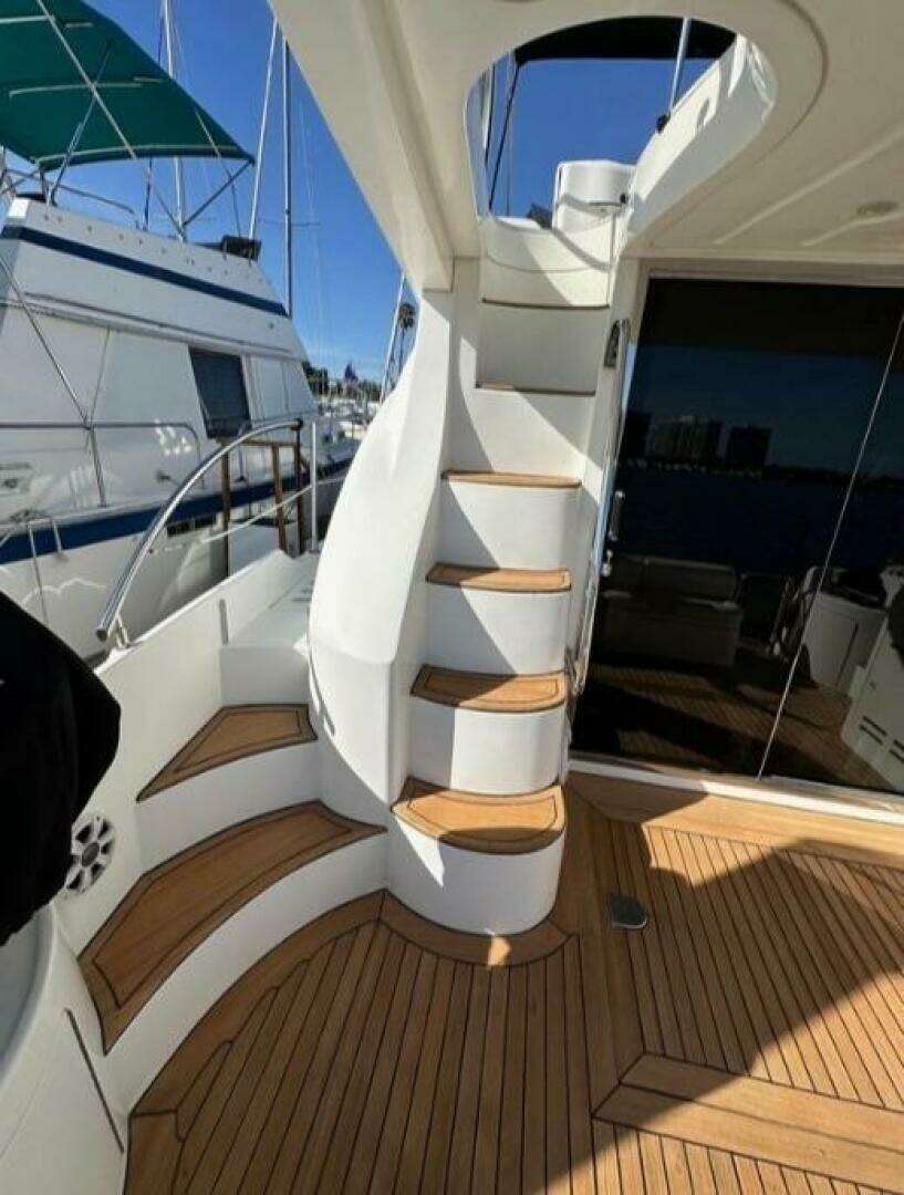 2001 Azimut 42 - Image 5