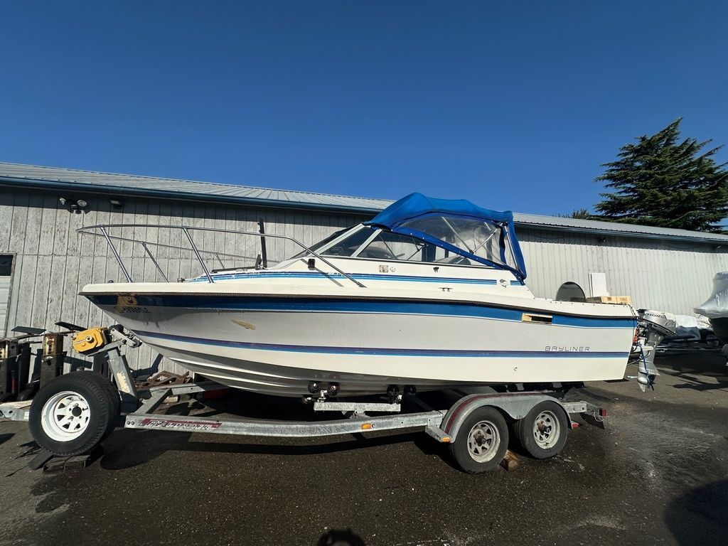 1987 Bayliner 21 Trophy