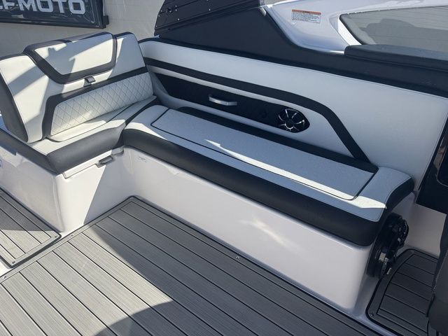 2025 Yamaha Boats 275SE - 15