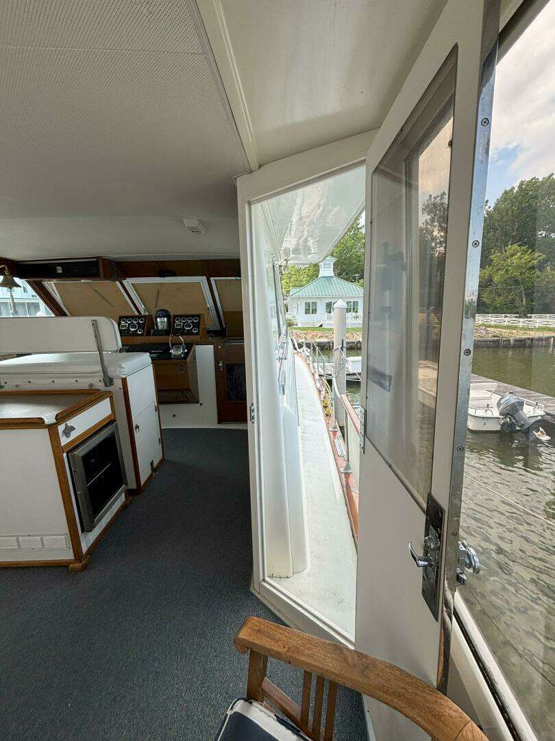1972 Matthews 4 Flush Deck - Image 30