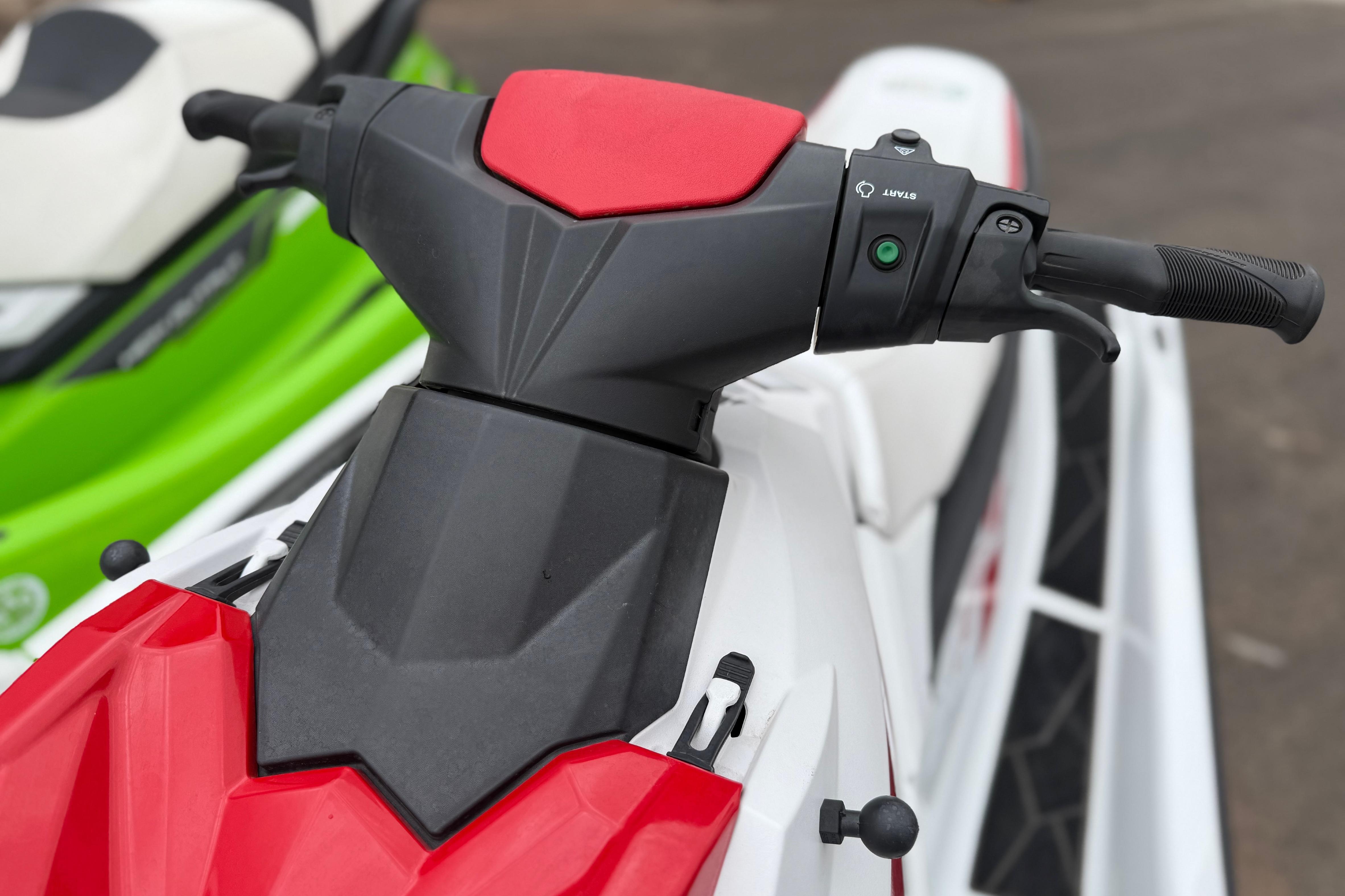 2021 Yamaha WaveRunner EX Limited handlebars, featuring red and black design elements.