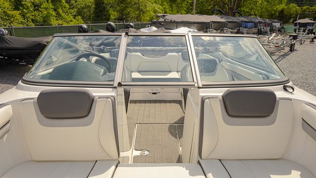 2015 Yamaha Boats SX192 - 28