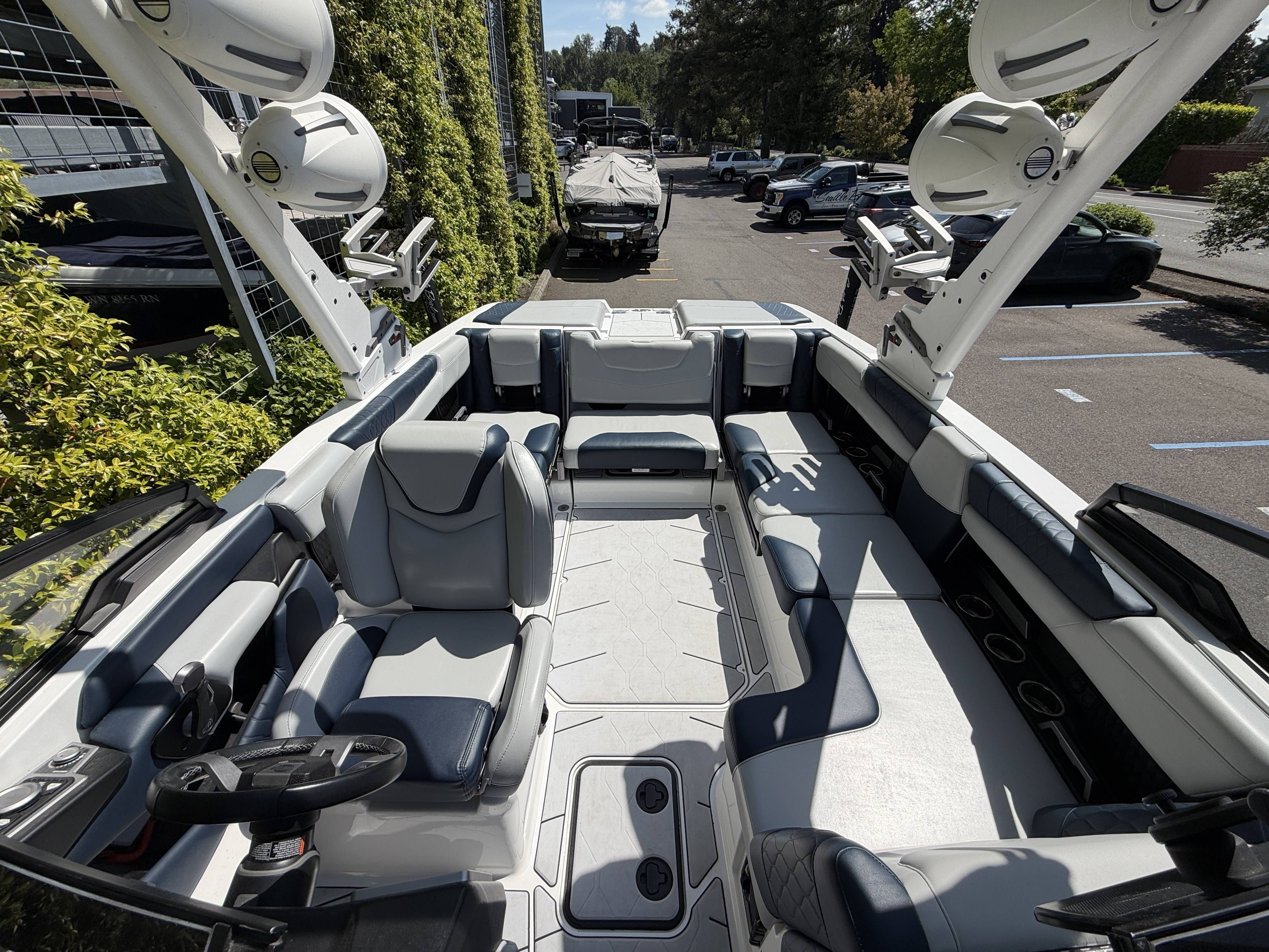 2022 Malibu M220 - 16
