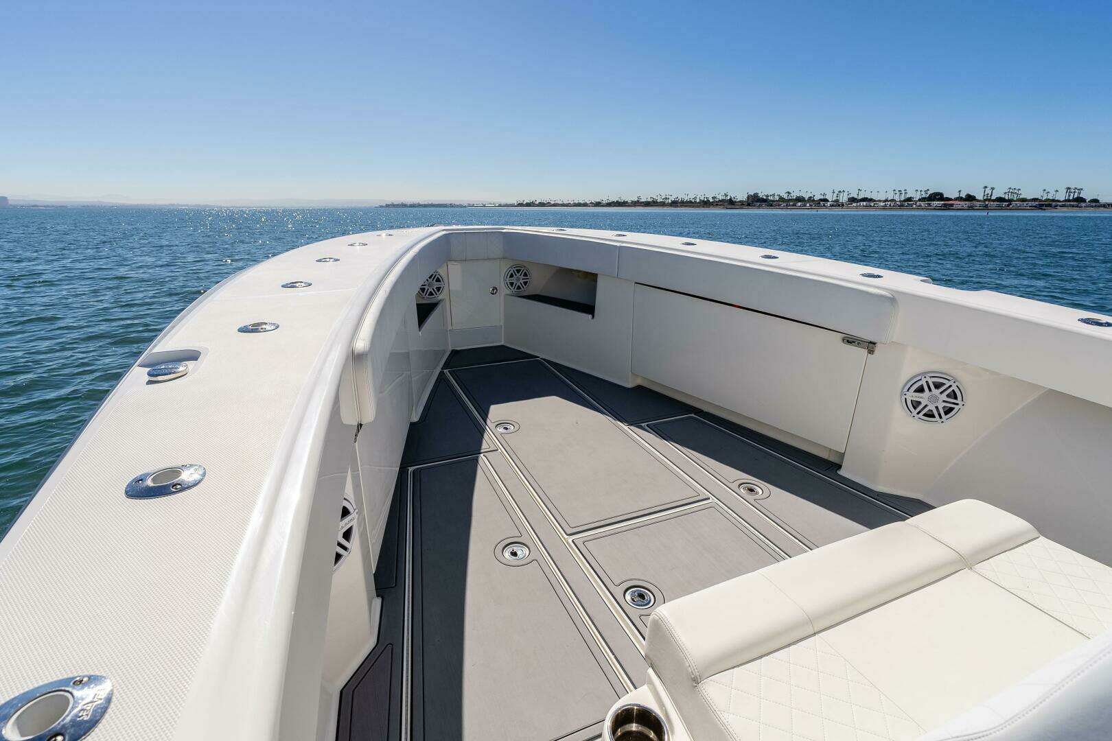 2018 SeaVee 370 Z - Image 8