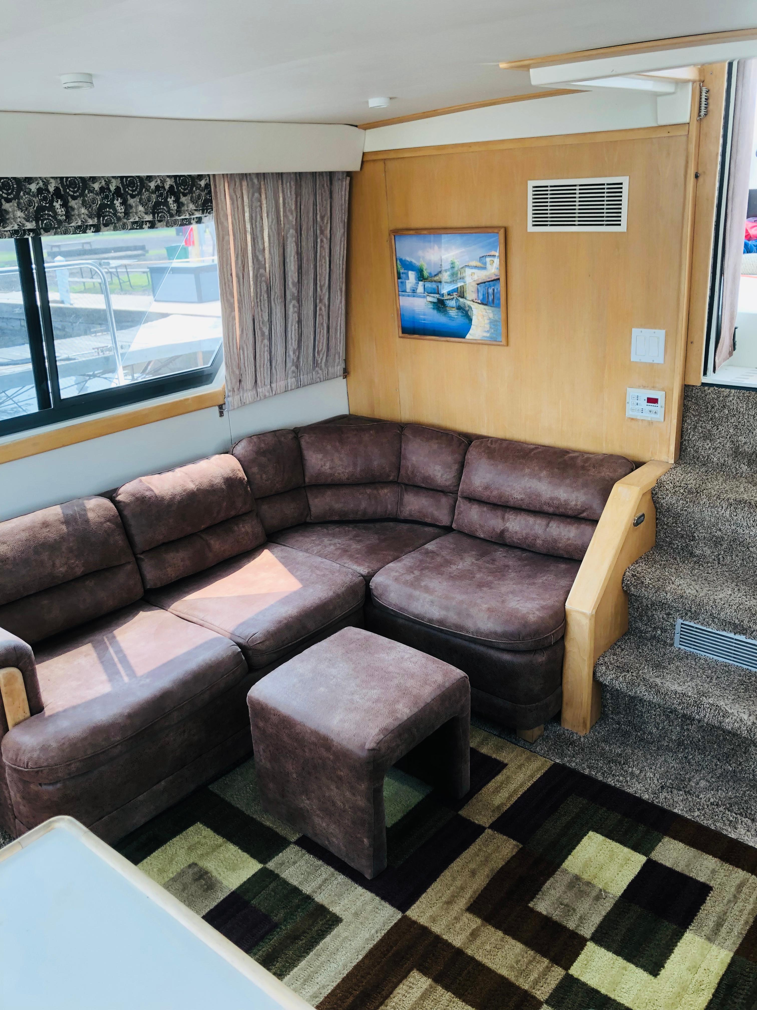 1994 Carver 430 Cockpit Motor Yacht - 10