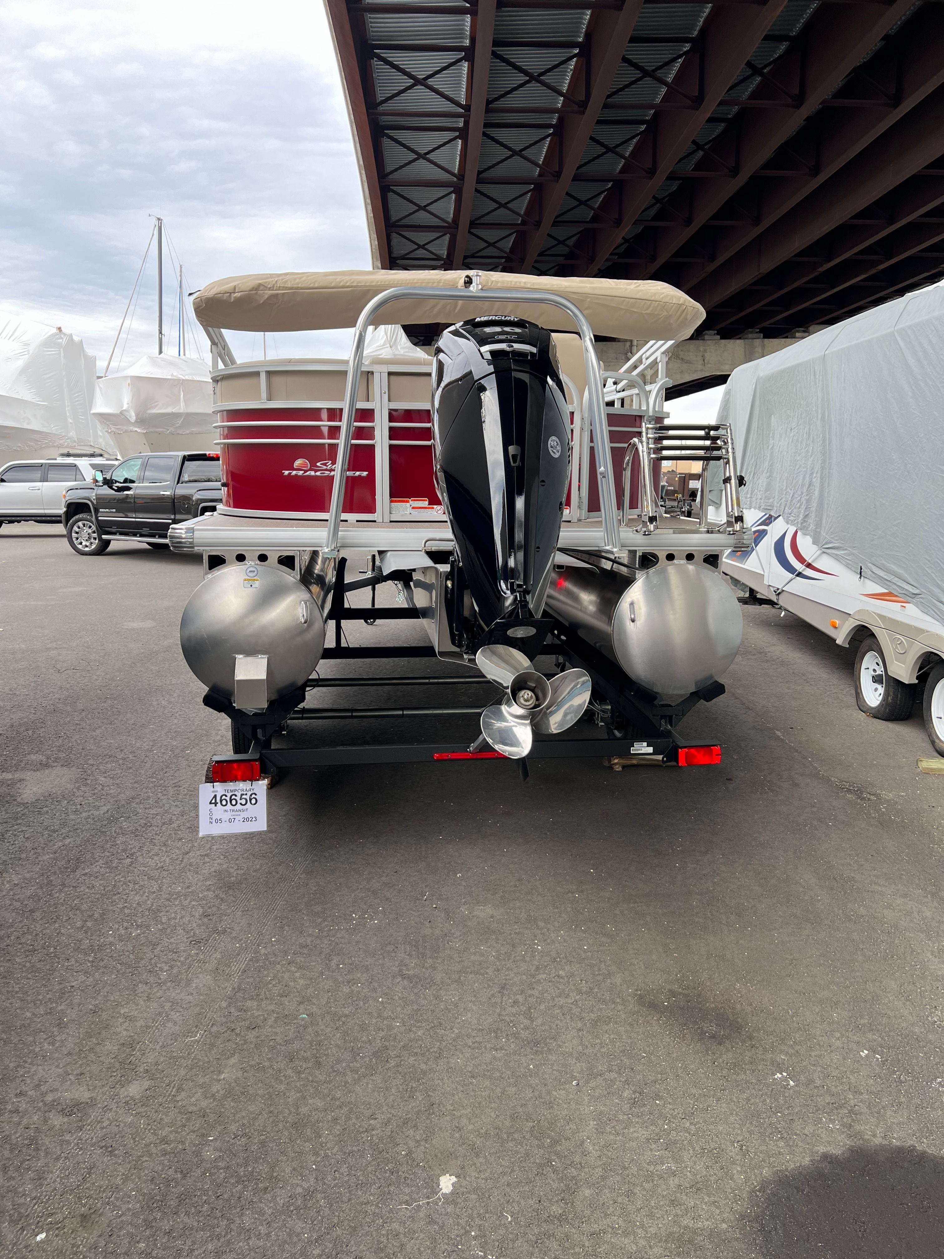 2023 Sun Tracker Party Barge 20 DLX - 4