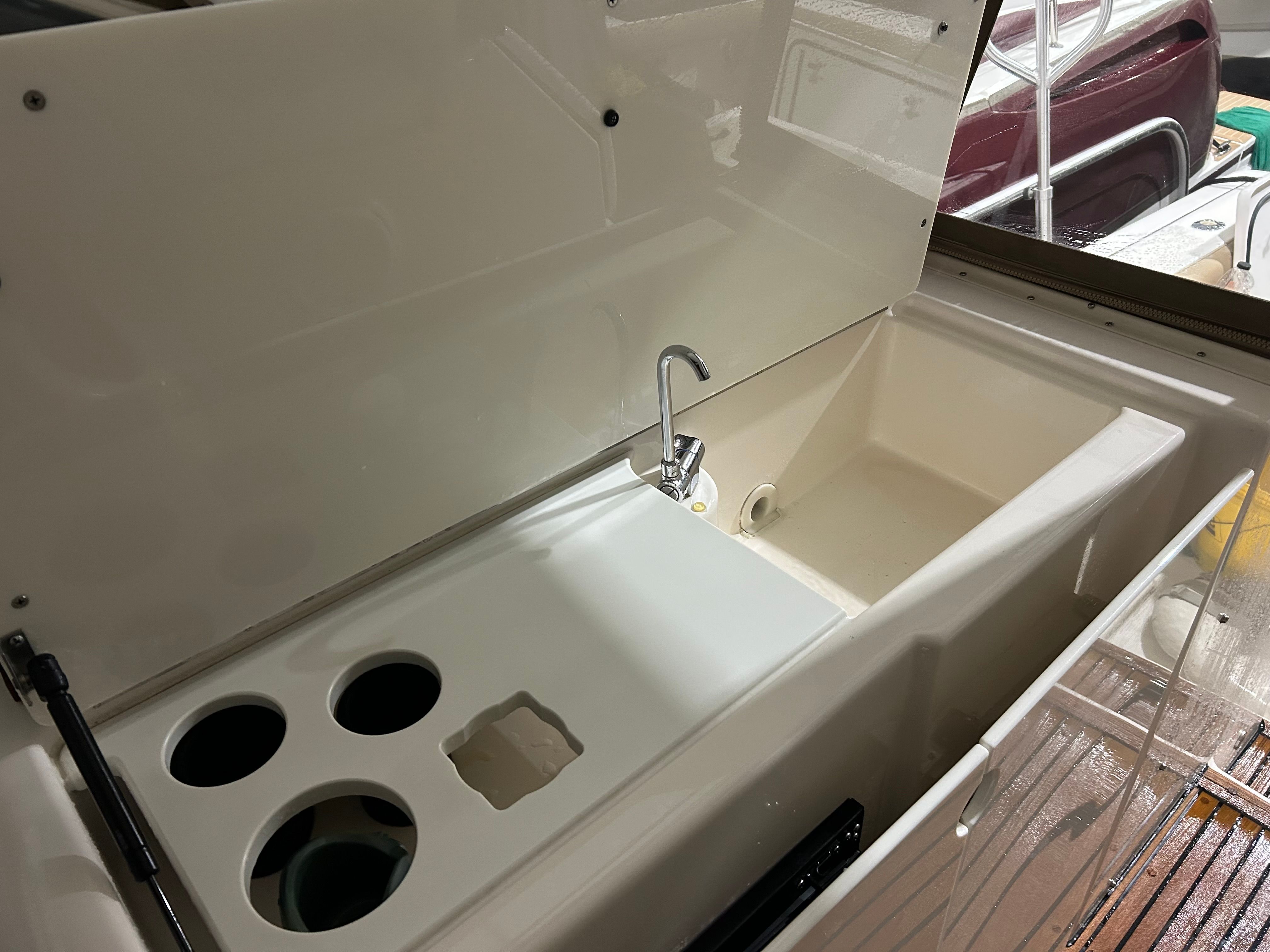 2003 Tiara Yachts 5000 Open - 24
