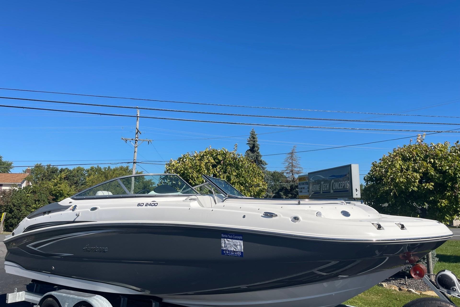 2023 Hurricane SunDeck 2400 OB