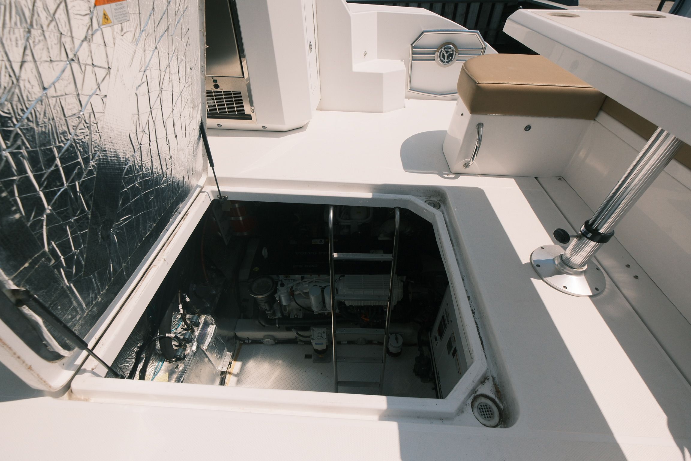 2015 Cruisers Yachts 48 Cantius - 15